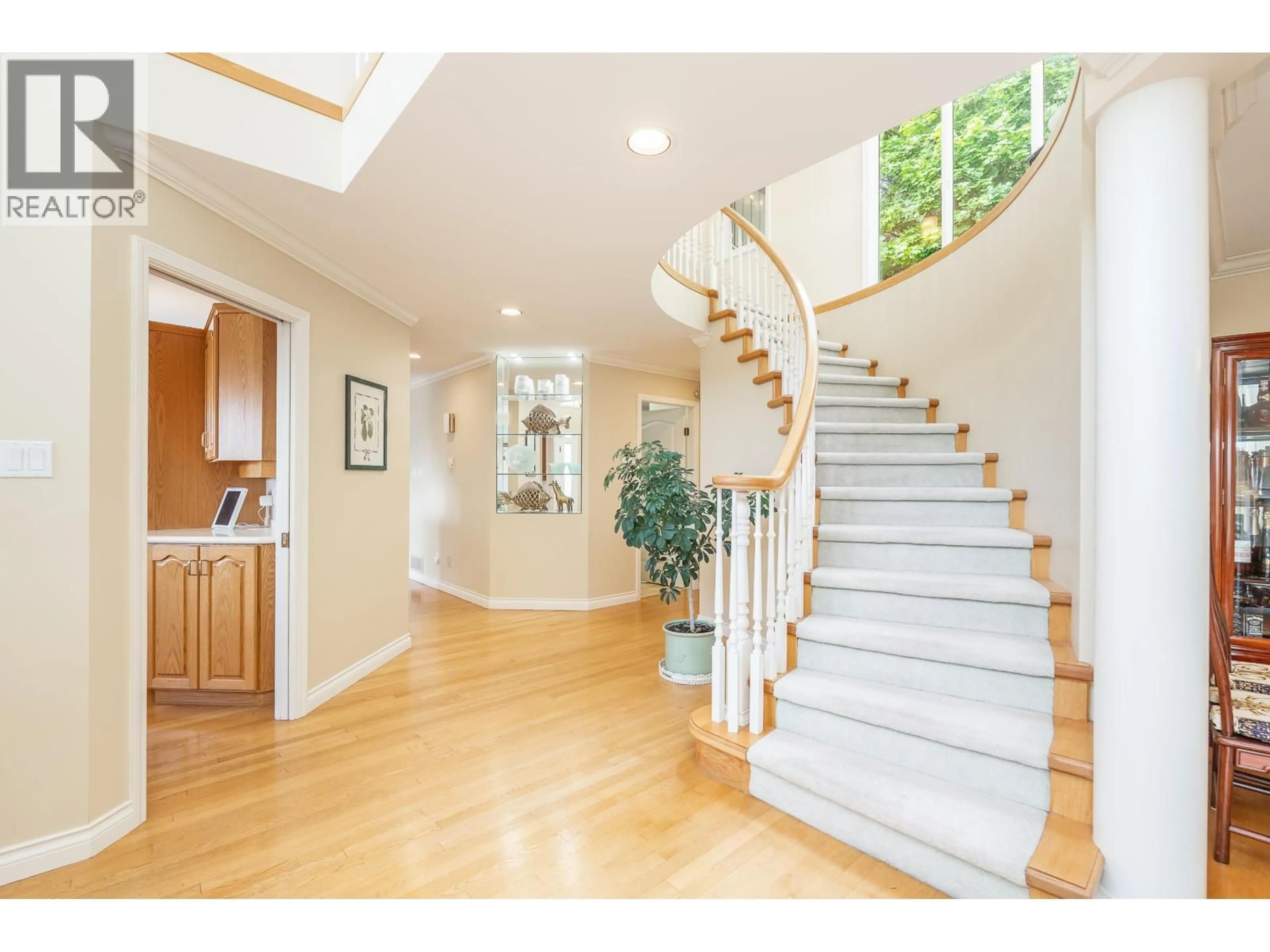 Indoor entryway for 4153 QUARRY COURT, North Vancouver British Columbia V7K3C3