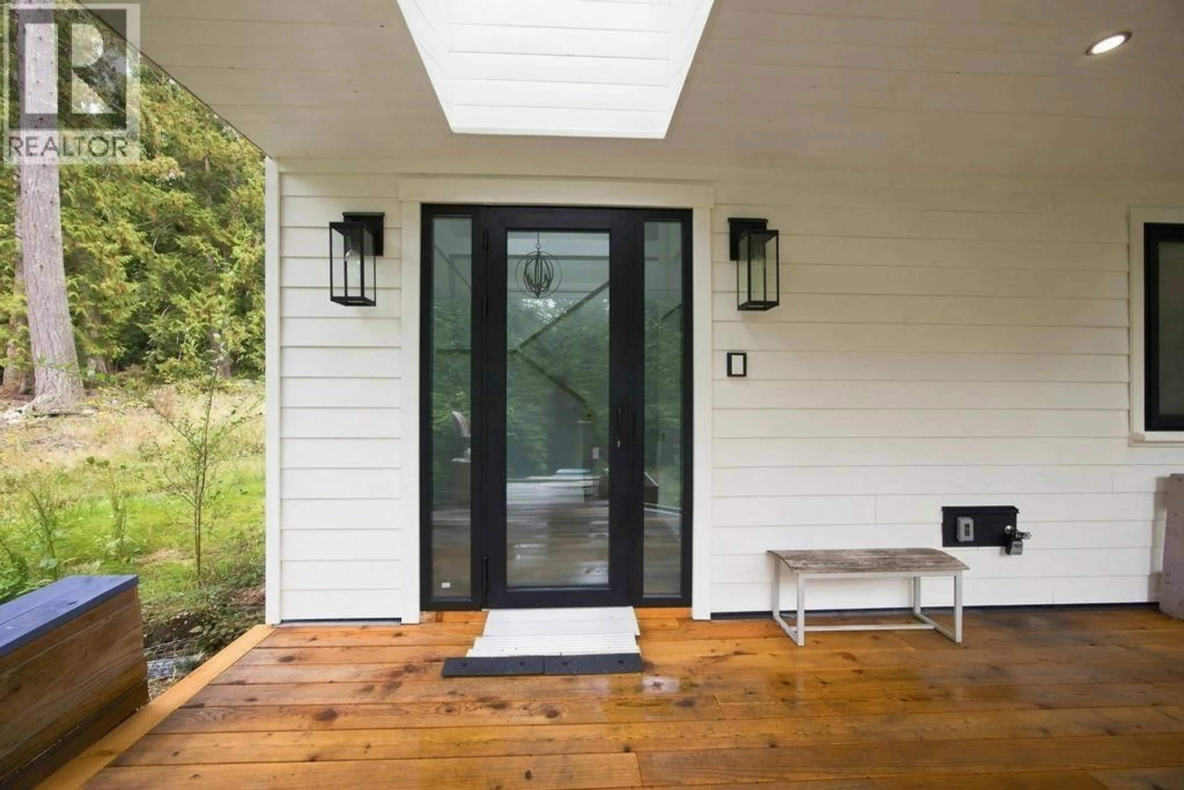 Indoor entryway for 1535 MARGARET ROAD, Roberts Creek British Columbia V0N2W2