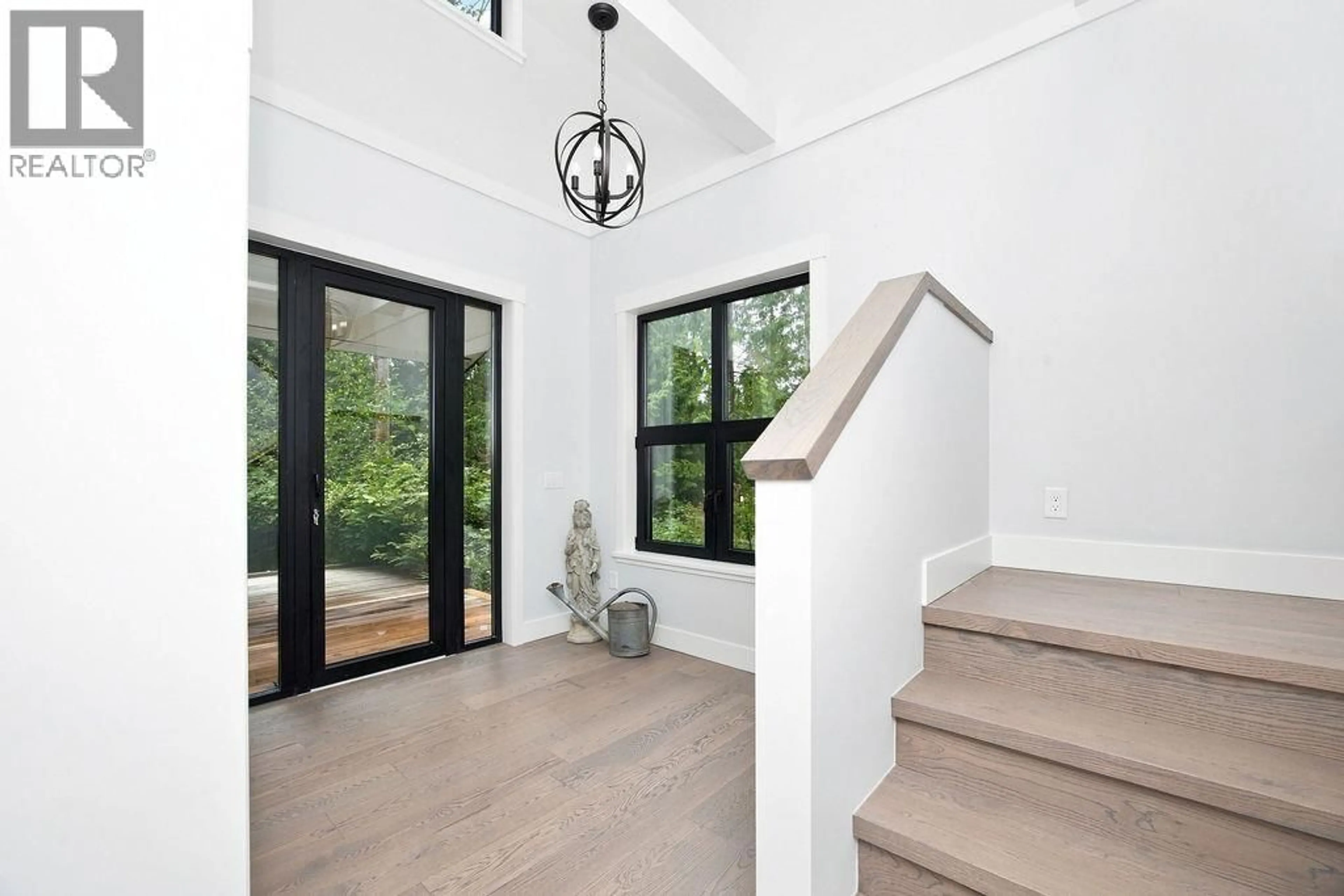 Indoor entryway for 1535 MARGARET ROAD, Roberts Creek British Columbia V0N2W2
