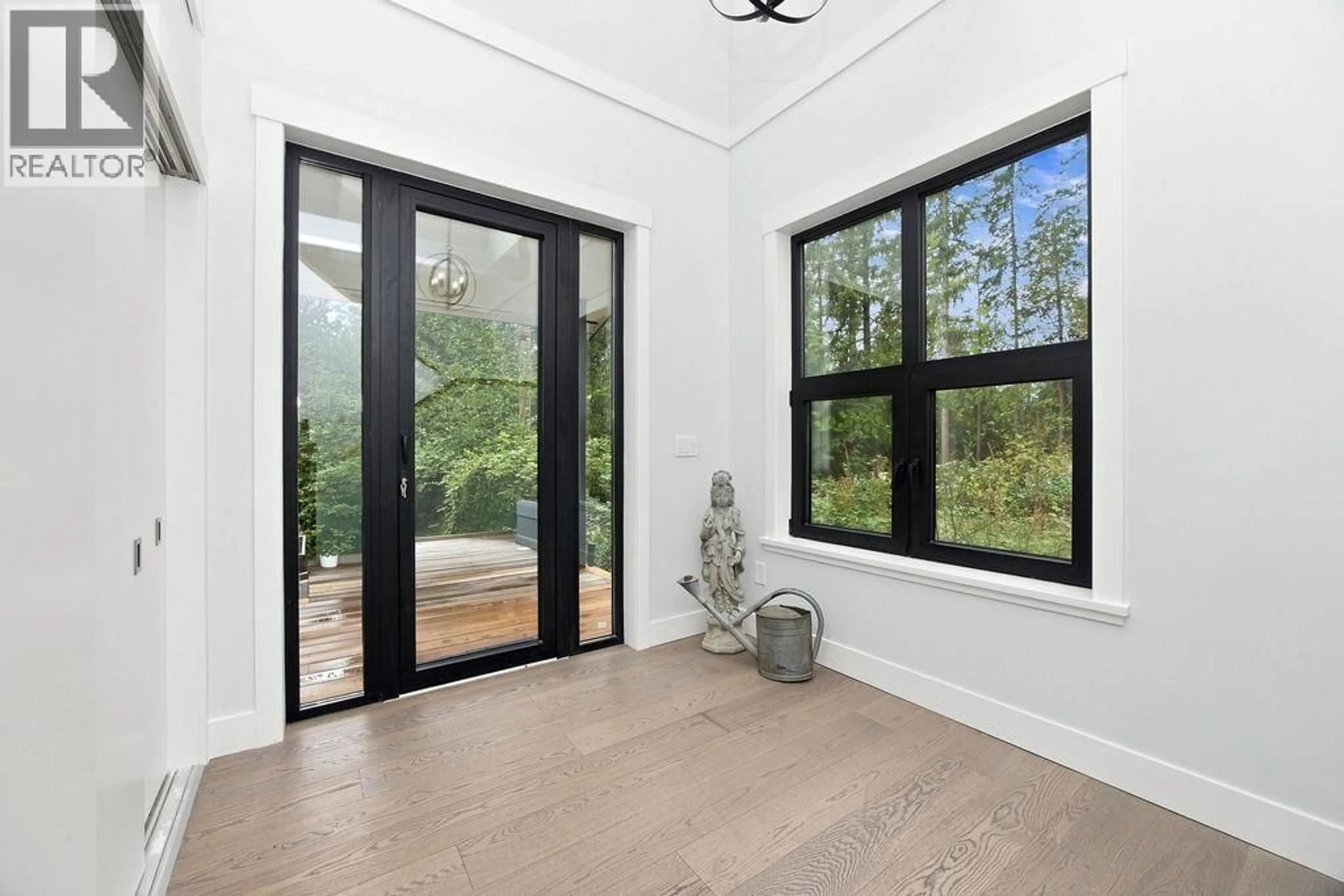 Indoor entryway for 1535 MARGARET ROAD, Roberts Creek British Columbia V0N2W2