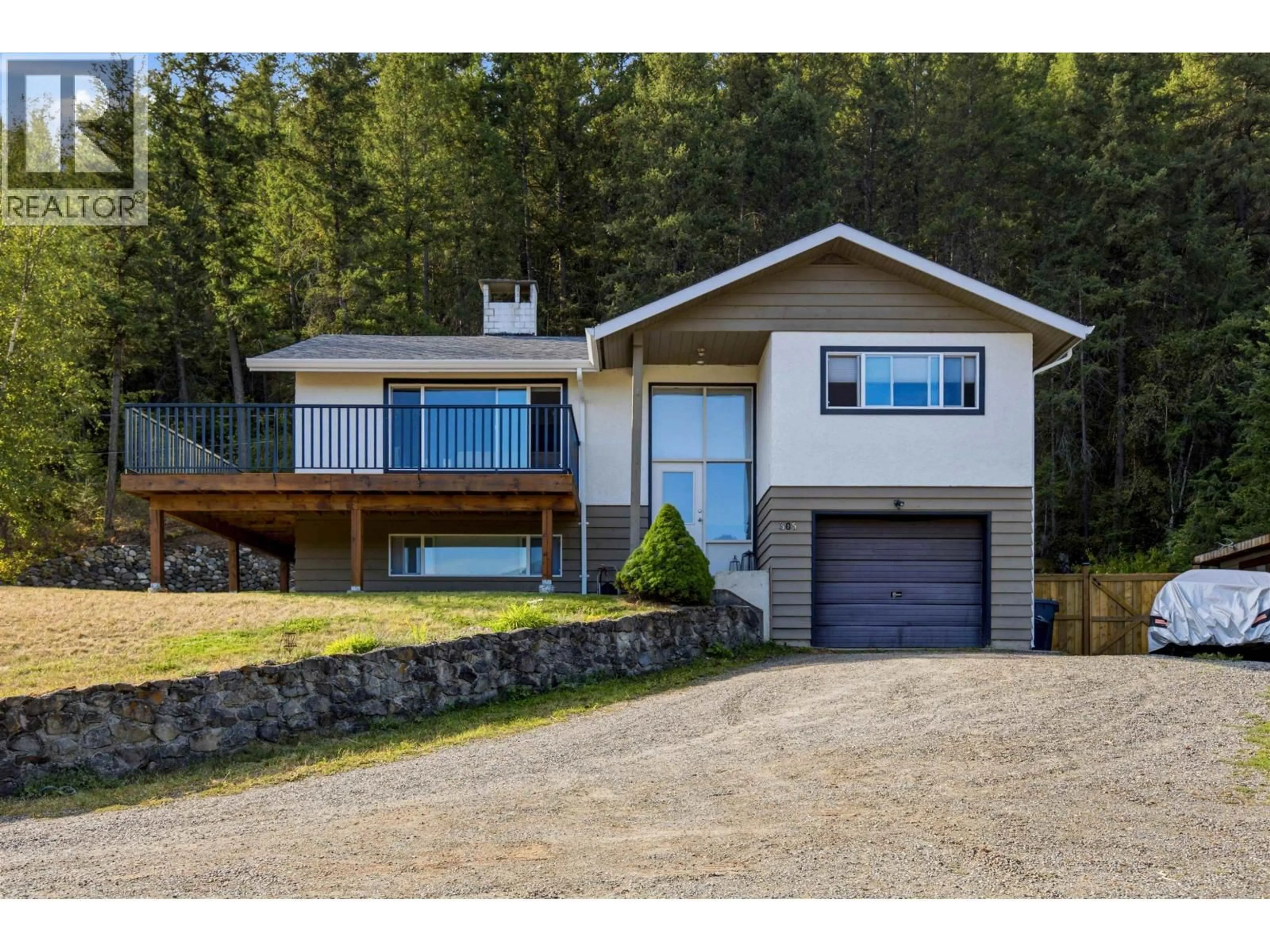 Home with vinyl exterior material, unknown for 305 HAZEL STREET, Williams Lake British Columbia V2G3C9