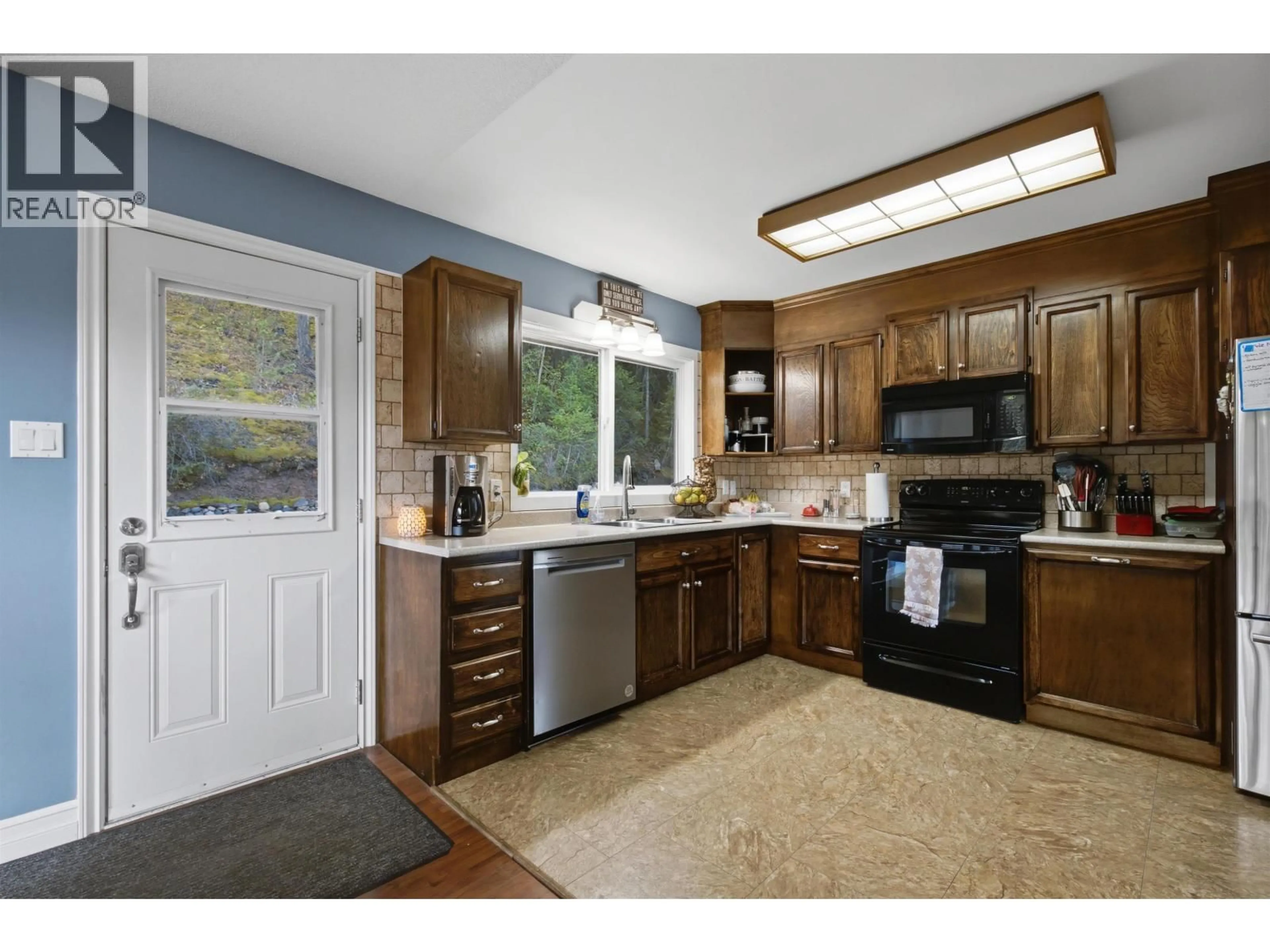 Standard kitchen, unknown for 305 HAZEL STREET, Williams Lake British Columbia V2G3C9