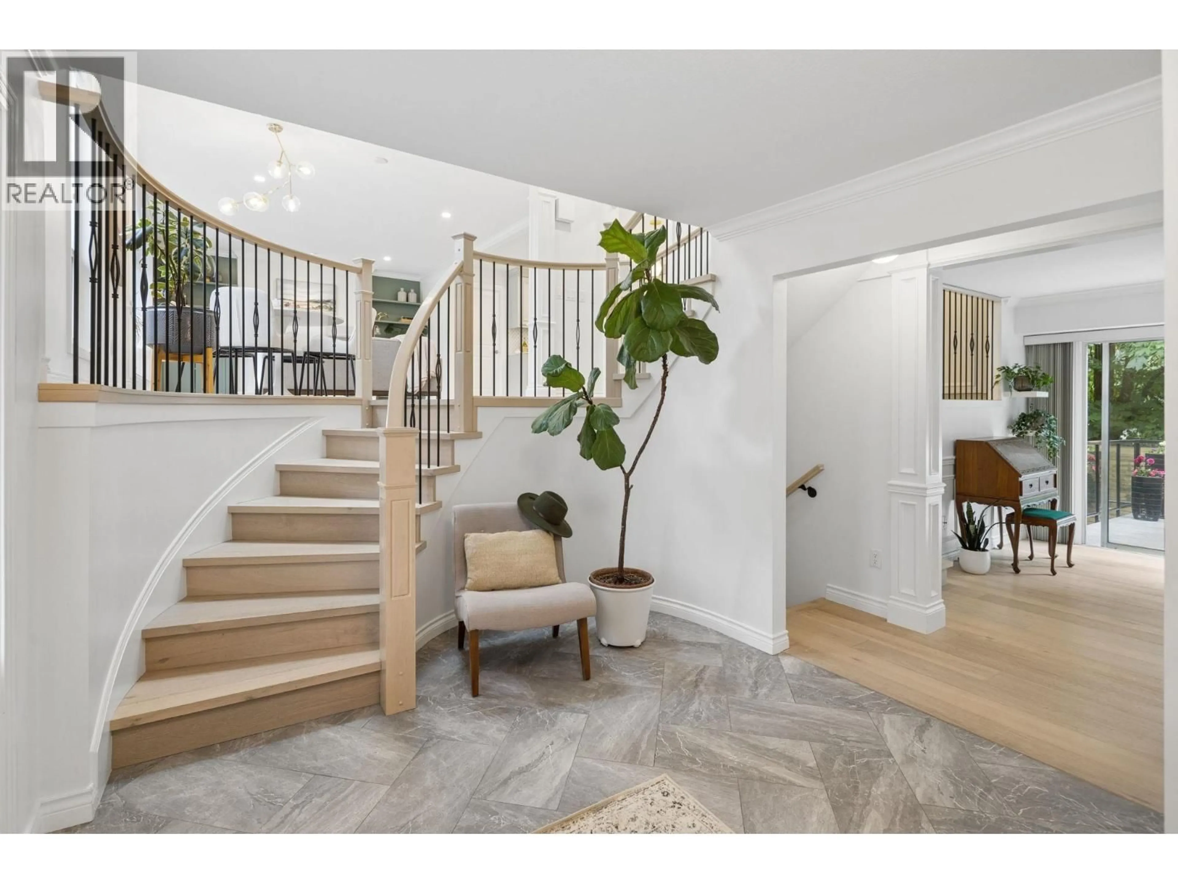 Indoor entryway for 808 SIGNAL COURT, Coquitlam British Columbia V3J7N7
