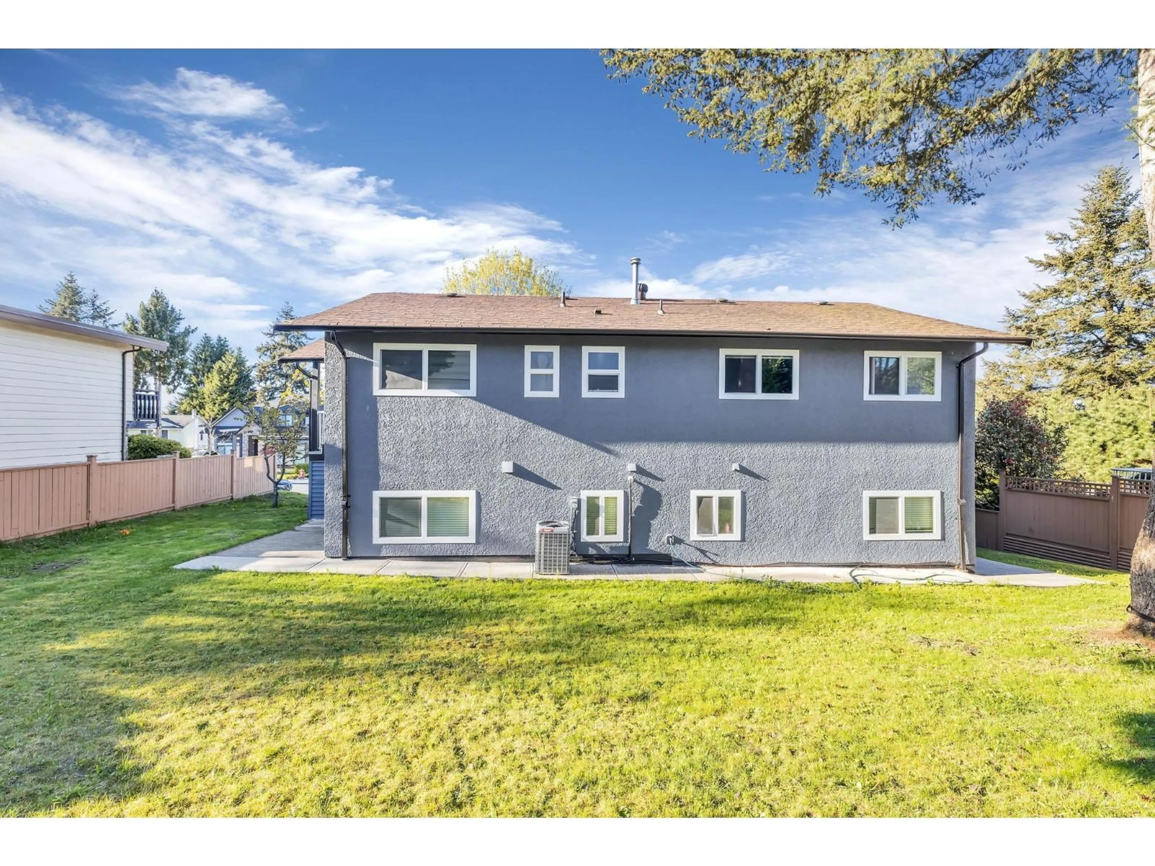 A pic from outside/outdoor area/front of a property/back of a property/a pic from drone, unknown for 7838 SUNCREST DRIVE, Surrey British Columbia V3W6A9