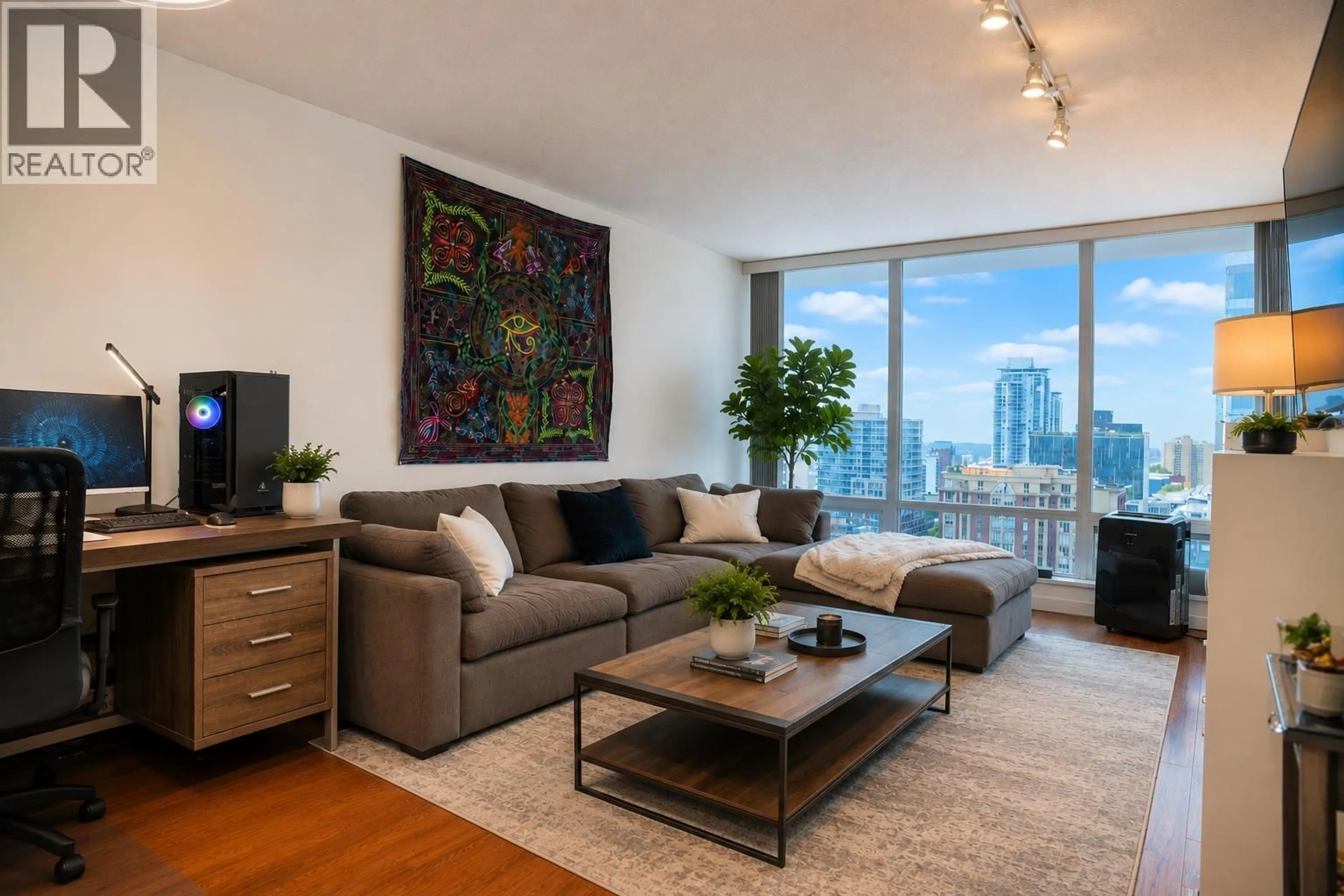 Living room with furniture, unknown for 1006 - 39 SIXTH STREET, New Westminster British Columbia V3L0B3