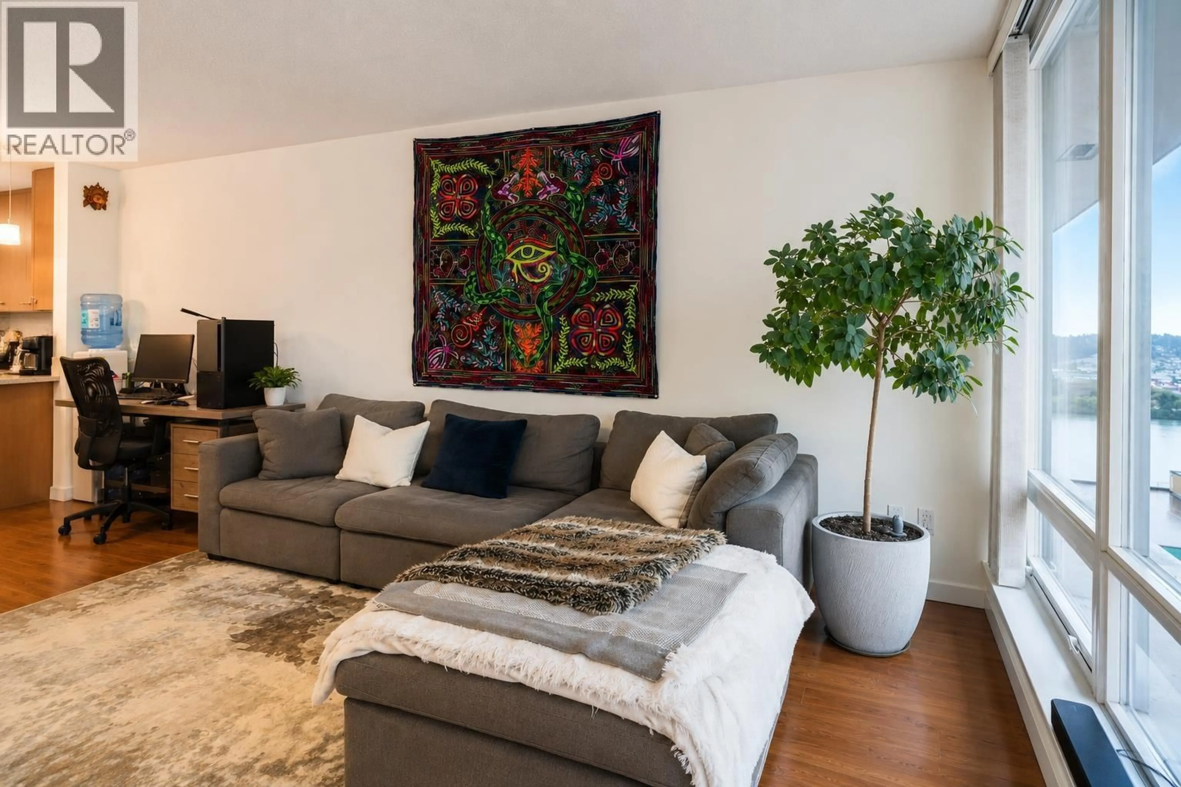 Living room with furniture, unknown for 1006 - 39 SIXTH STREET, New Westminster British Columbia V3L0B3