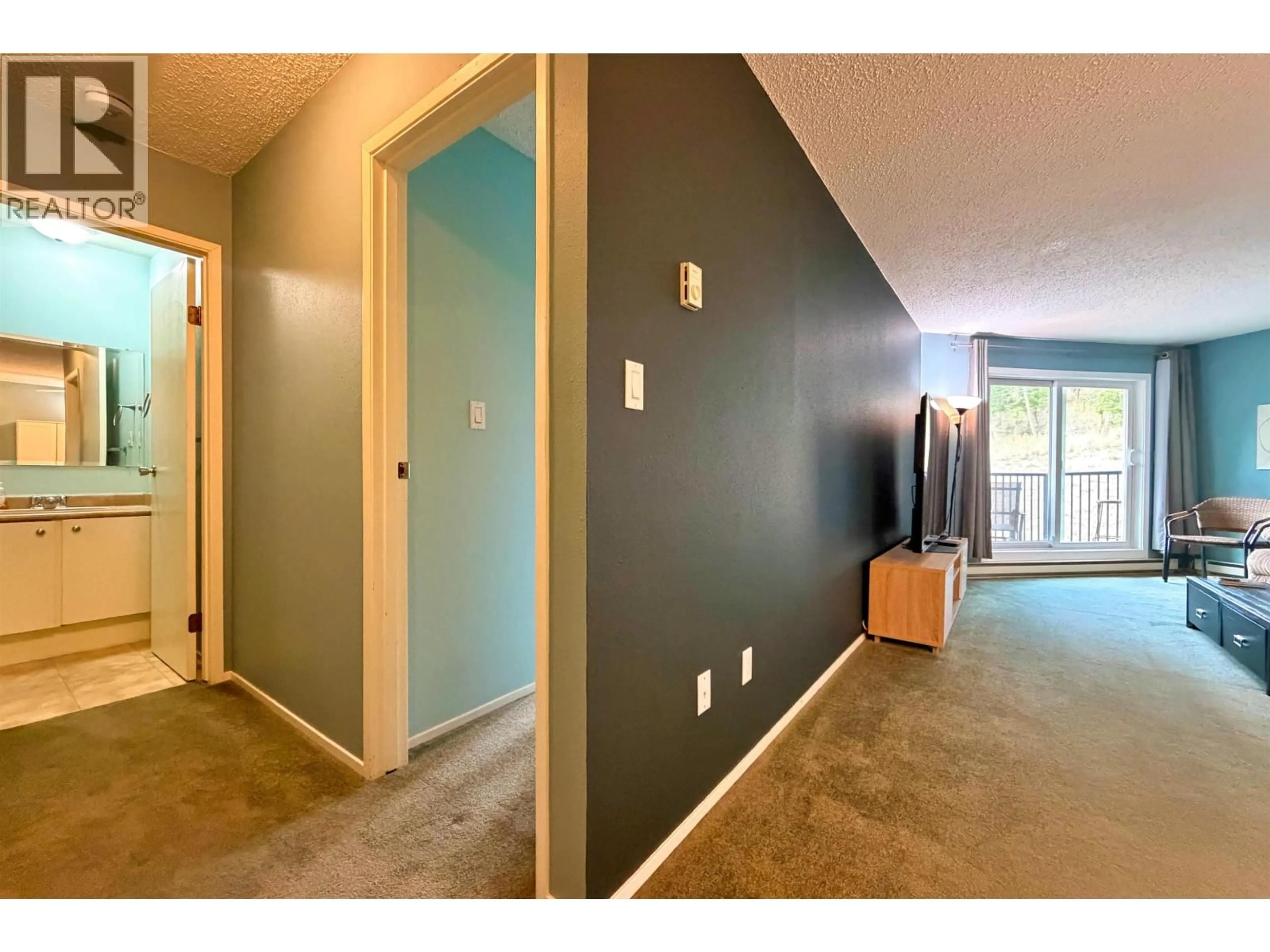 Indoor foyer for 411 - 280 BROADWAY AVENUE, Williams Lake British Columbia V2G4J7