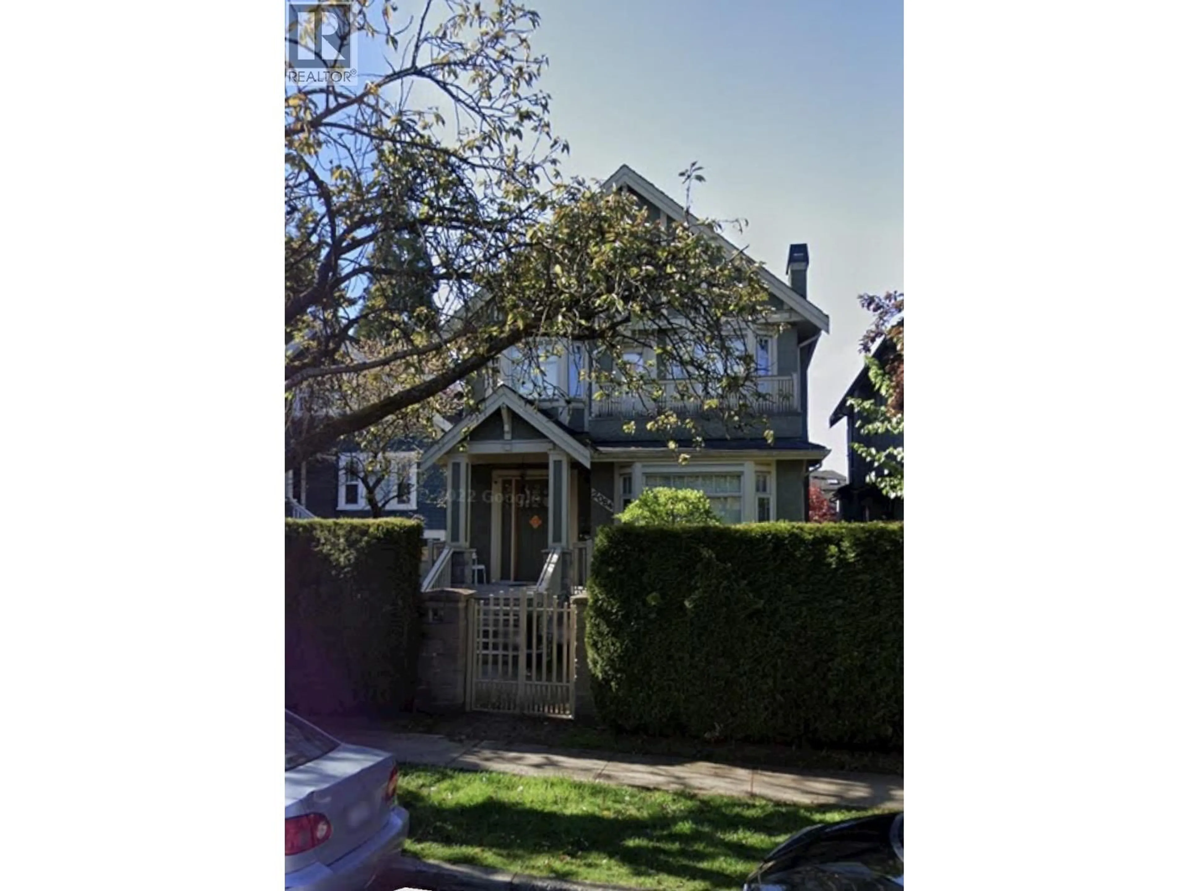 A pic from outside/outdoor area/front of a property/back of a property/a pic from drone, street for 2084 42ND AVENUE, Vancouver British Columbia V6M2B3