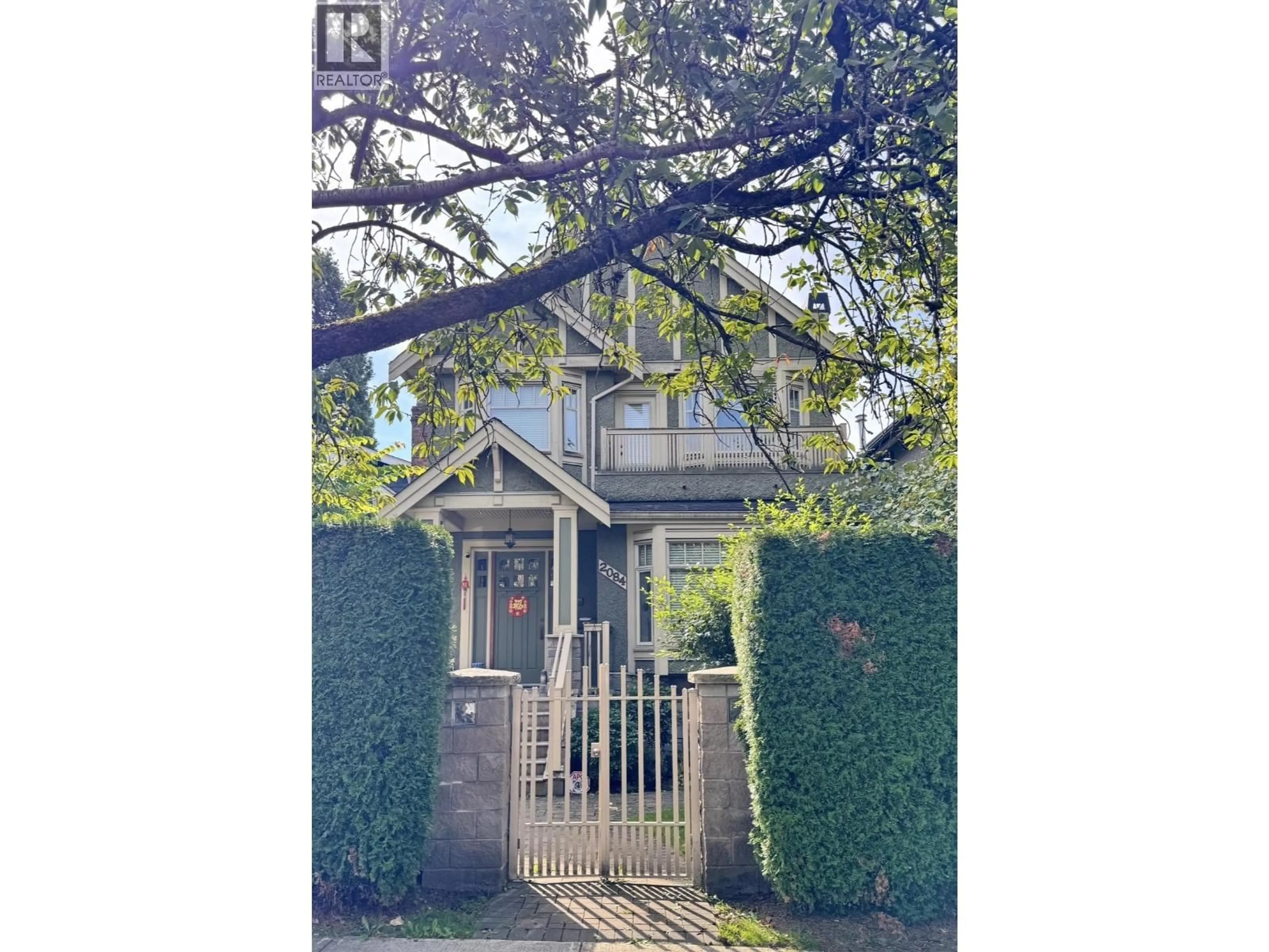 A pic from outside/outdoor area/front of a property/back of a property/a pic from drone, street for 2084 42ND AVENUE, Vancouver British Columbia V6M2B3