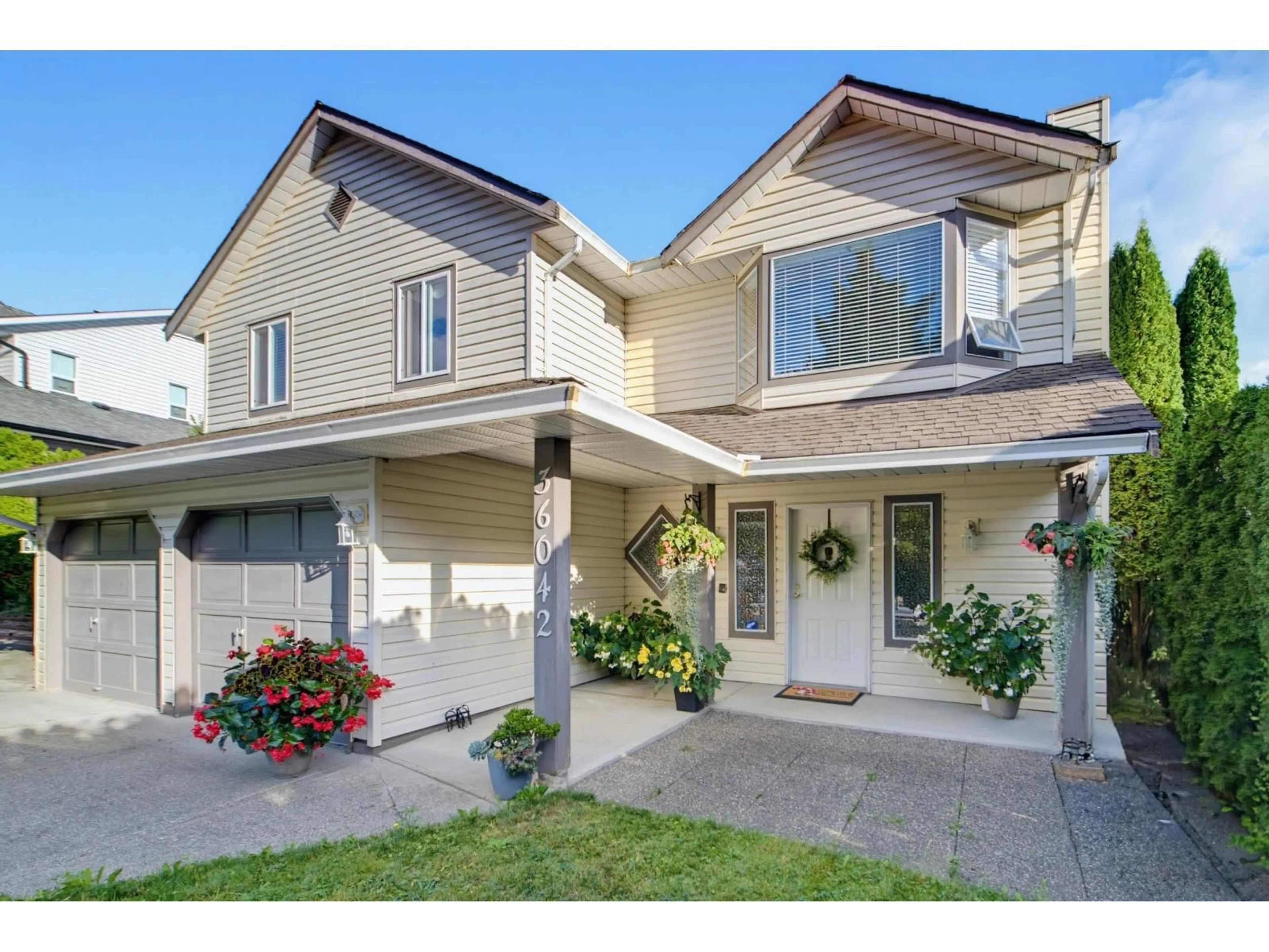 Home with vinyl exterior material, street for 36042 SOUTHRIDGE PLACE, Abbotsford British Columbia V3G1E2