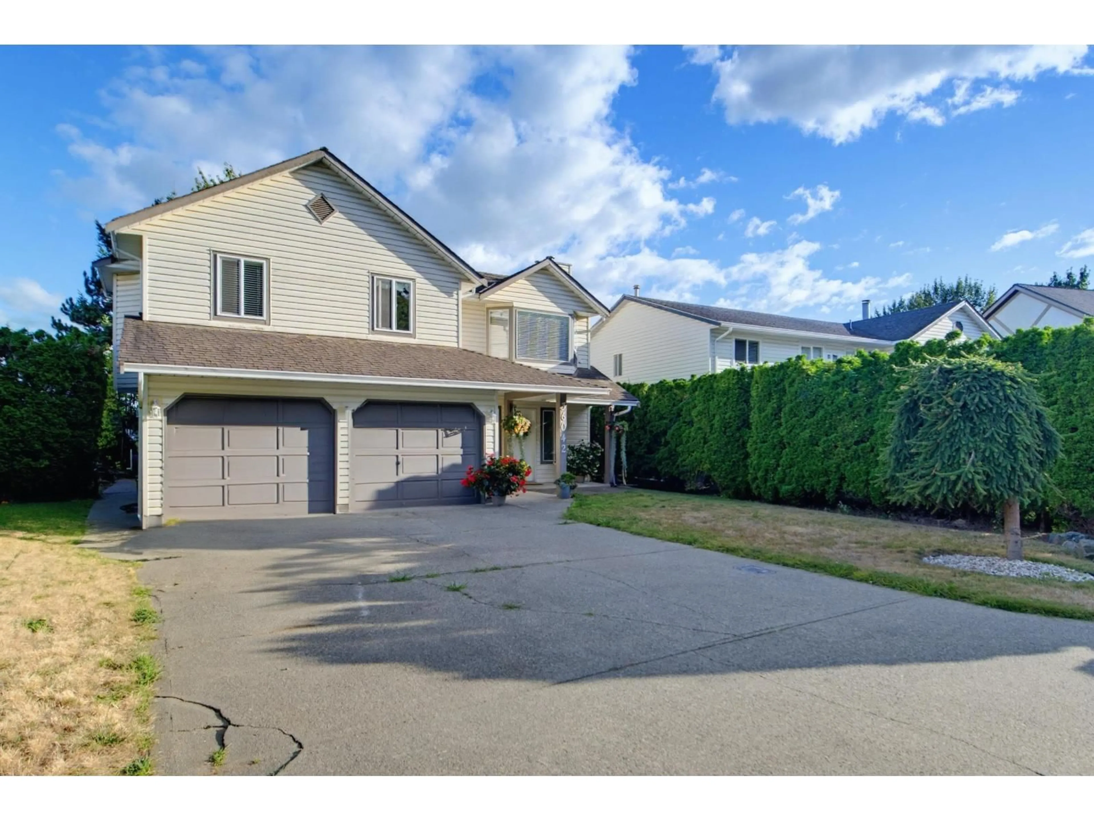 A pic from outside/outdoor area/front of a property/back of a property/a pic from drone, street for 36042 SOUTHRIDGE PLACE, Abbotsford British Columbia V3G1E2