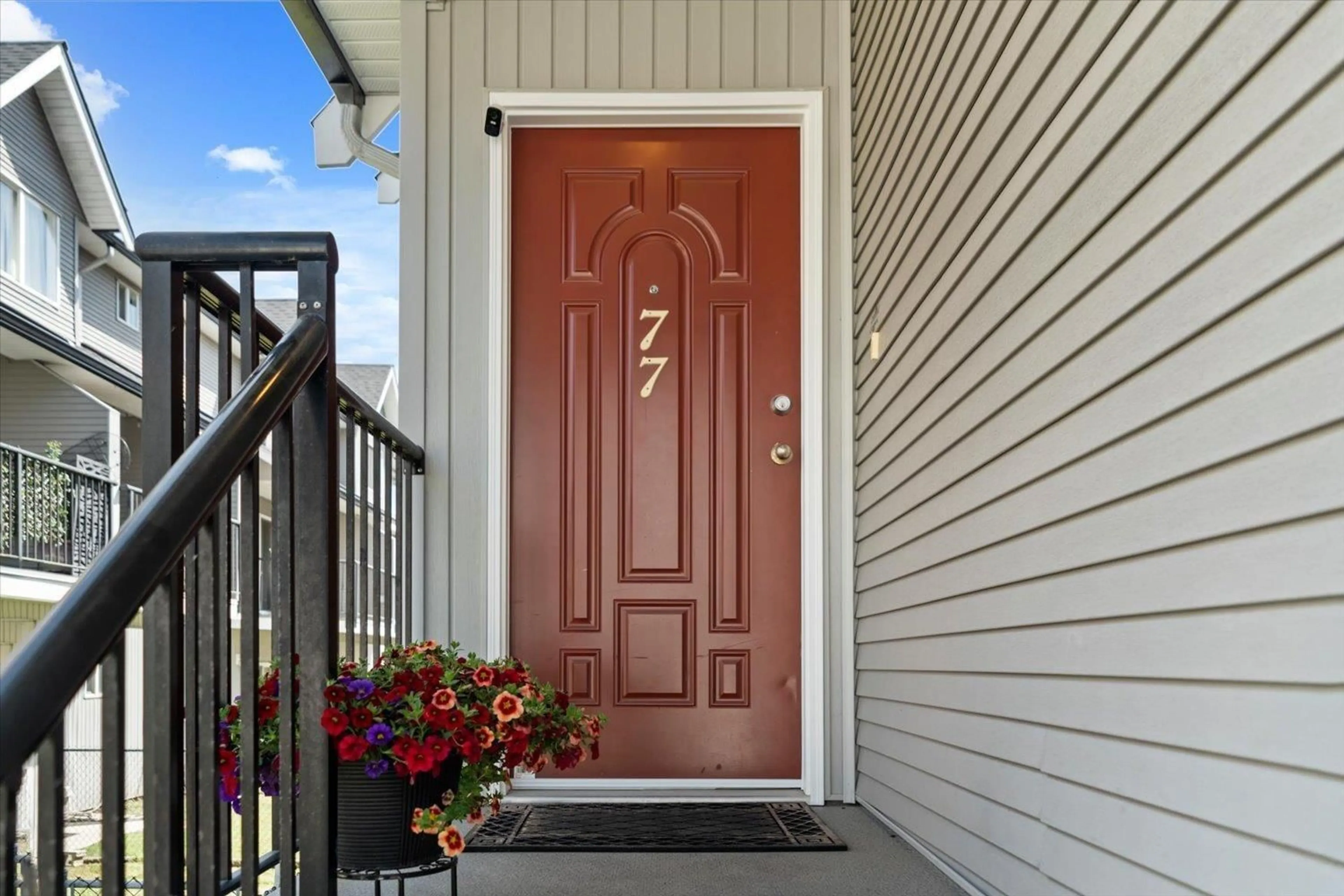 Indoor entryway for 77 - 8881 WALTERS STREET, Chilliwack British Columbia V2P8E9