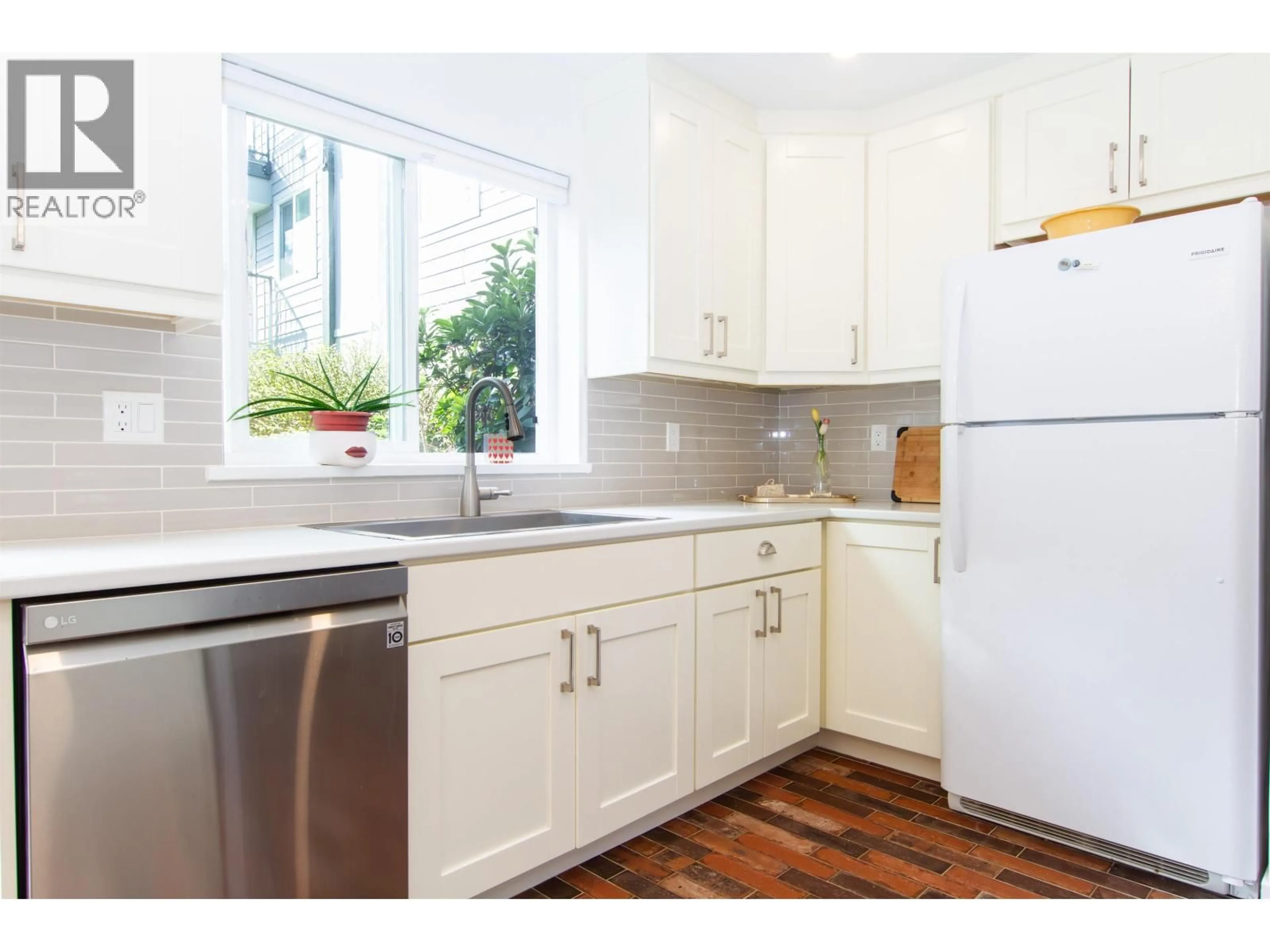 Standard kitchen, ceramic/tile floor for E108 - 40180 WILLOW CRESCENT, Squamish British Columbia V8B0M3