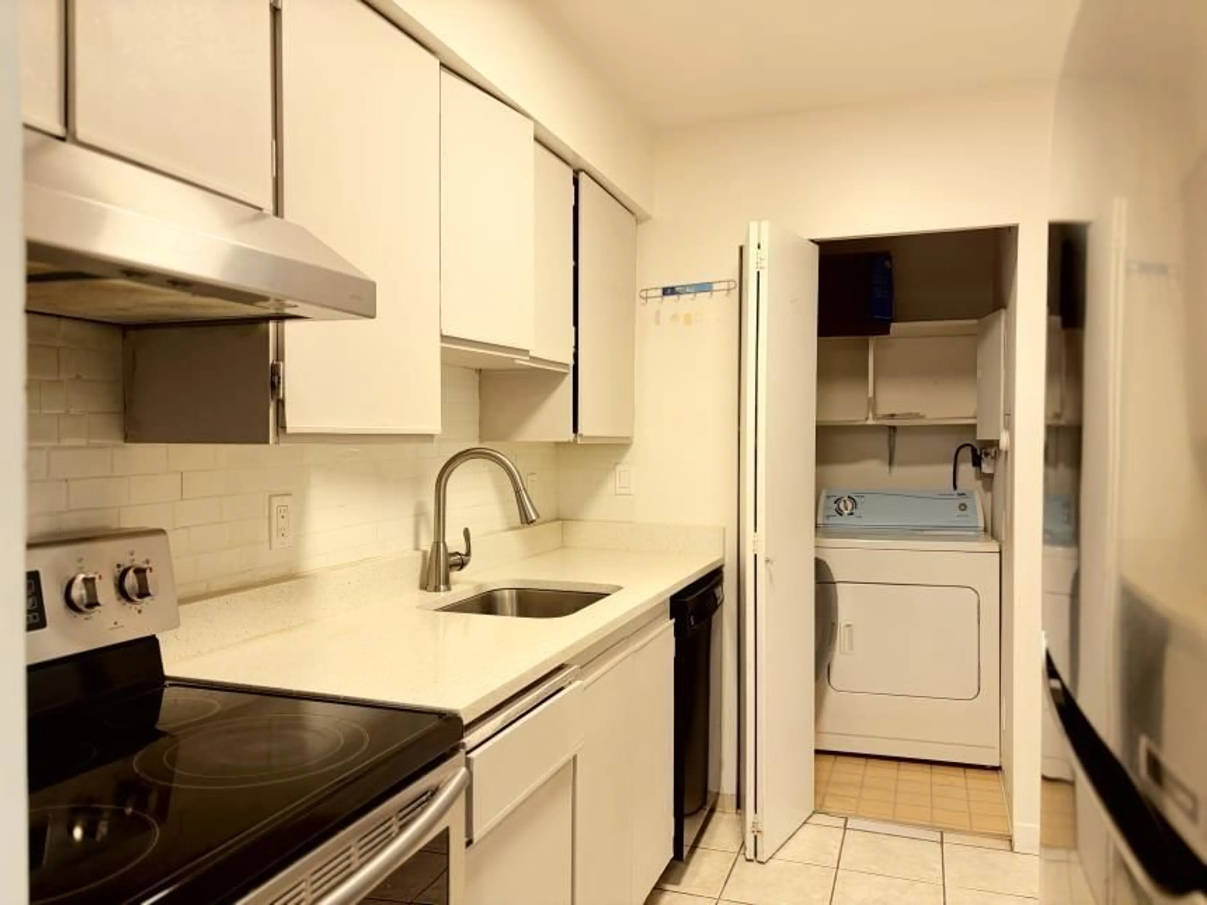 Standard kitchen, unknown for 1017 - 10620 150 STREET, Surrey British Columbia V3R7S1