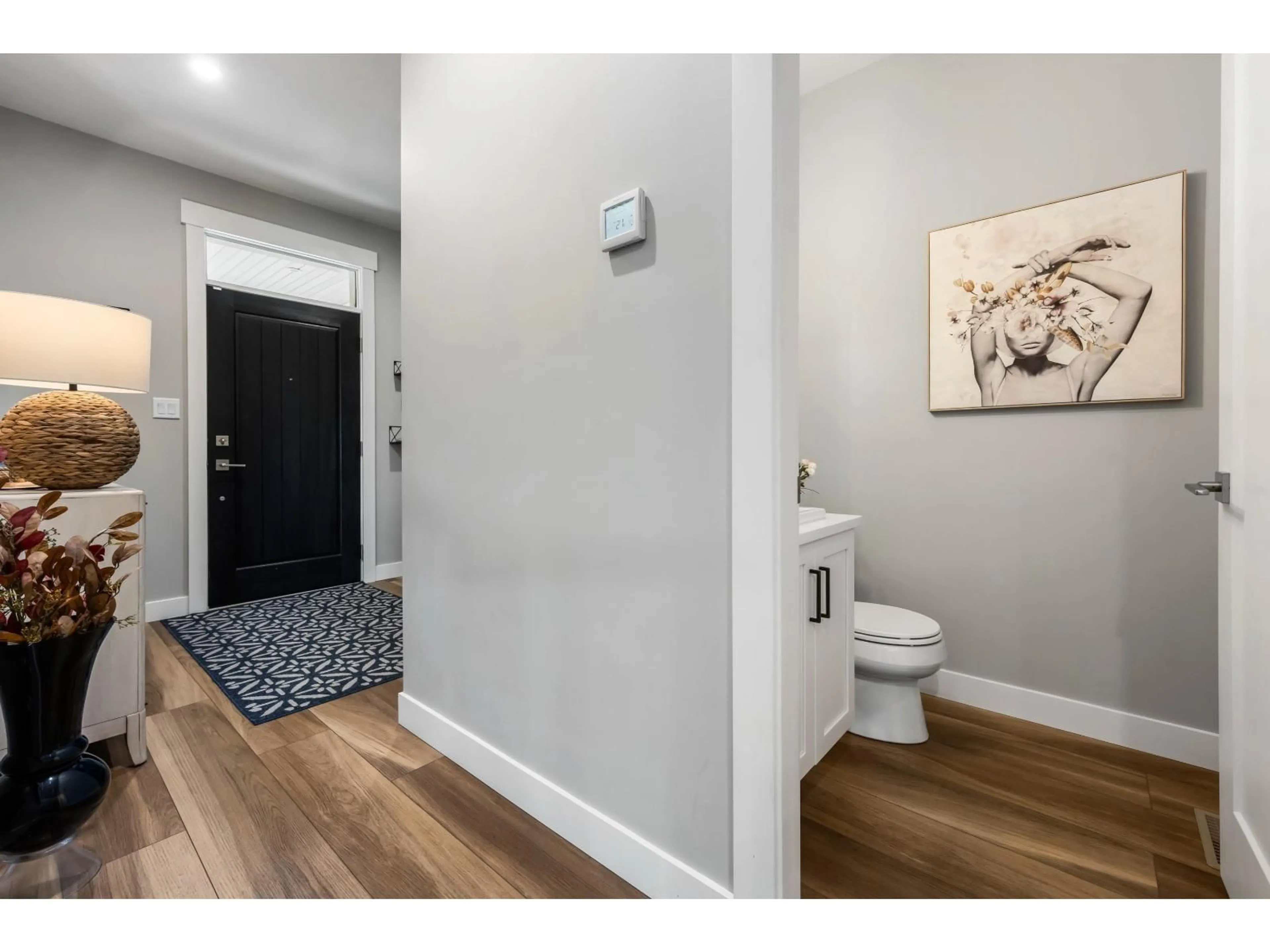 Indoor entryway for 25 - 43575 CHILLIWACK MOUNTAIN ROAD, Chilliwack British Columbia V2R6B9
