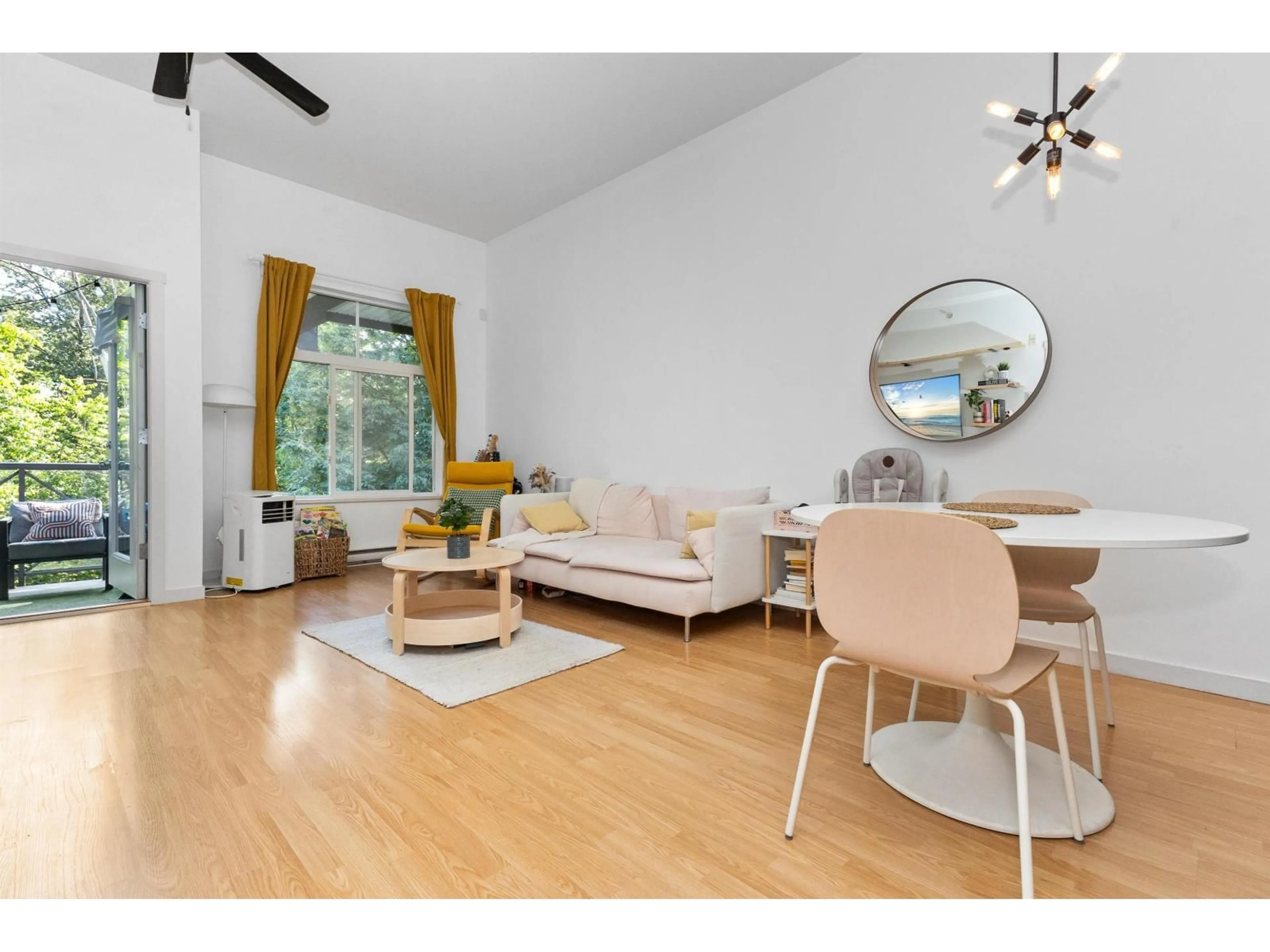 Living room with furniture, wood/laminate floor for 406 - 33338 BOURQUIN CRESCENT EAST, Abbotsford British Columbia V2S1Y1