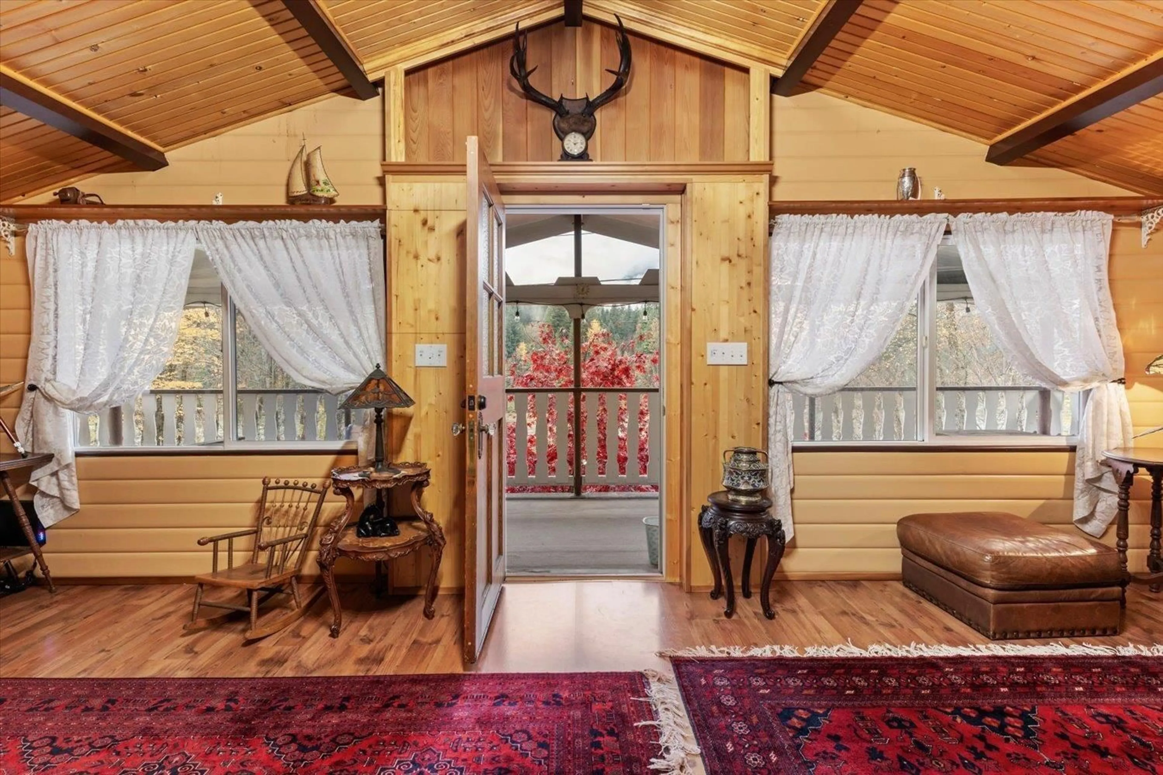 Indoor foyer for 31191 FRONT STREET, Yale British Columbia V0K2S0