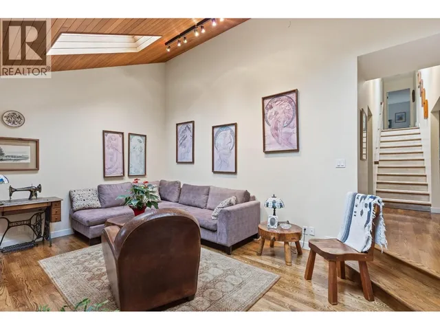 5639 WHITE PINE LANE, North Vancouver 4