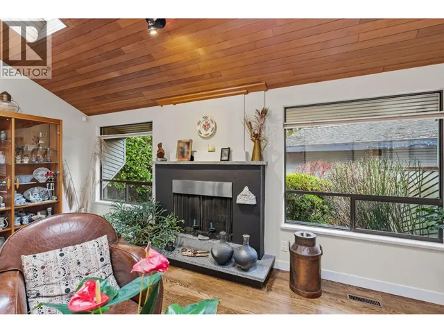5639 WHITE PINE LANE, North Vancouver 5