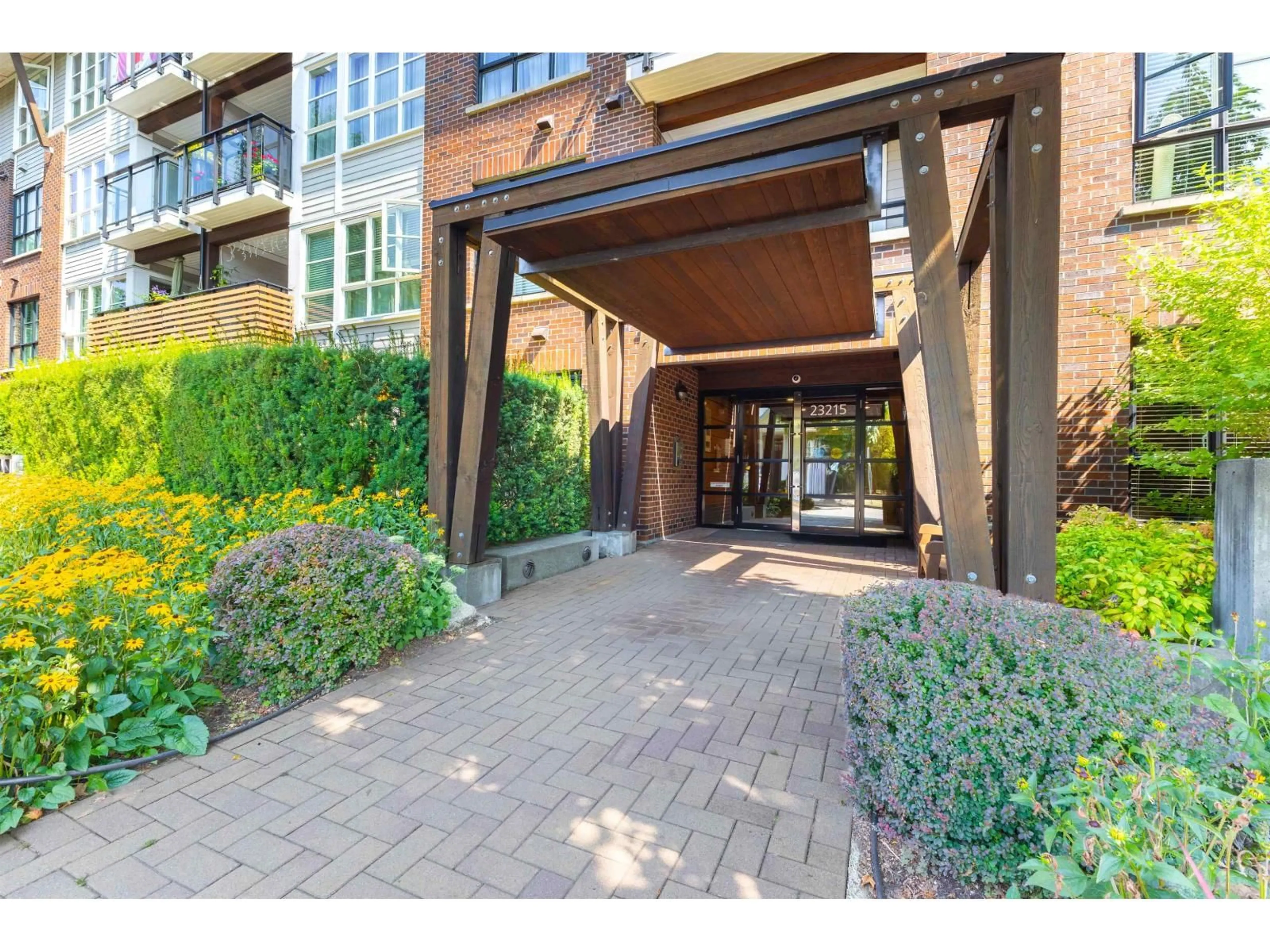 Indoor foyer for 416 - 23215 BILLY BROWN ROAD, Langley British Columbia V1M0B7