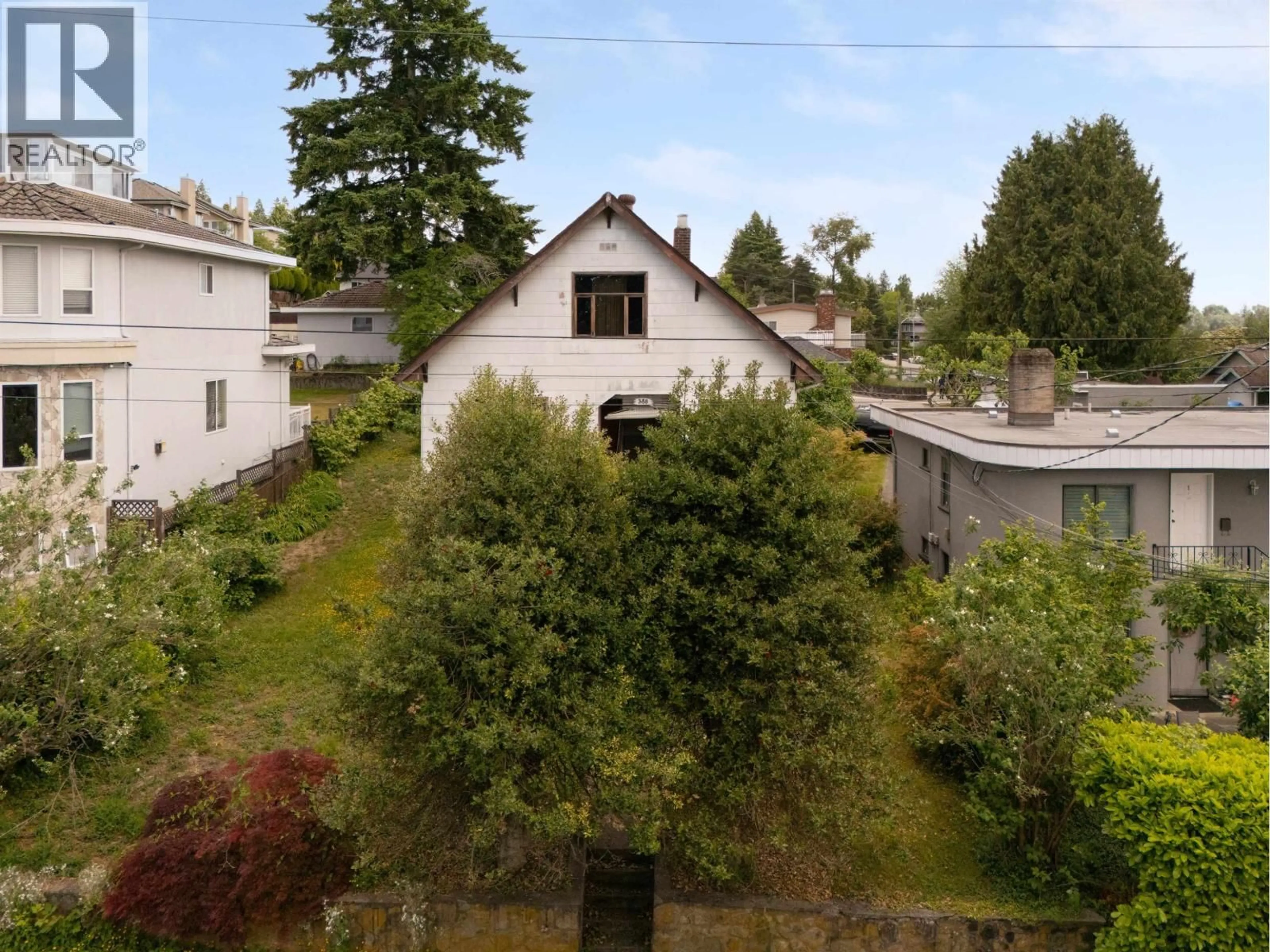 A pic from outside/outdoor area/front of a property/back of a property/a pic from drone, unknown for 380 DELTA AVENUE, Burnaby British Columbia V5B3C5