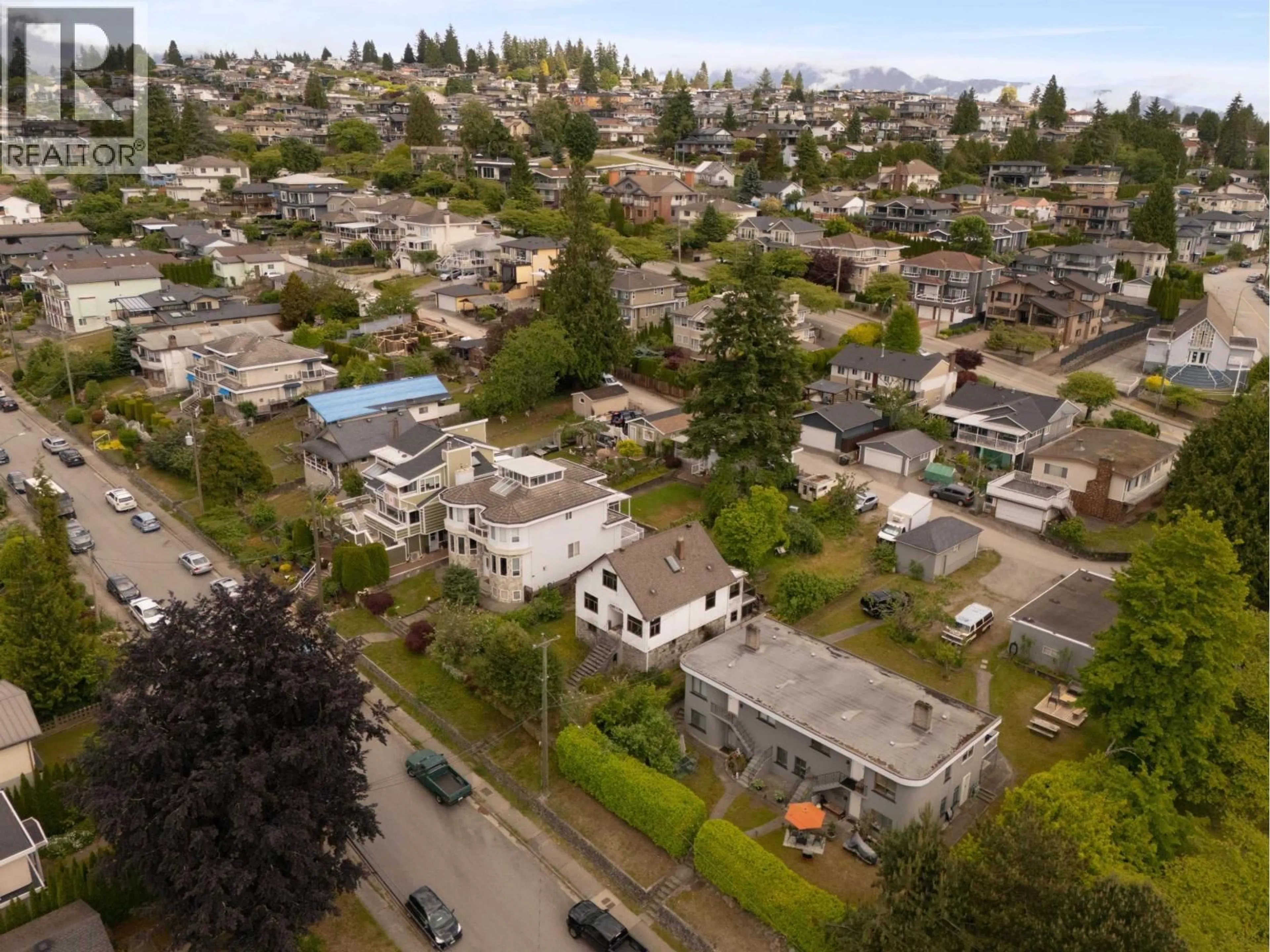 A pic from outside/outdoor area/front of a property/back of a property/a pic from drone, street for 380 DELTA AVENUE, Burnaby British Columbia V5B3C5