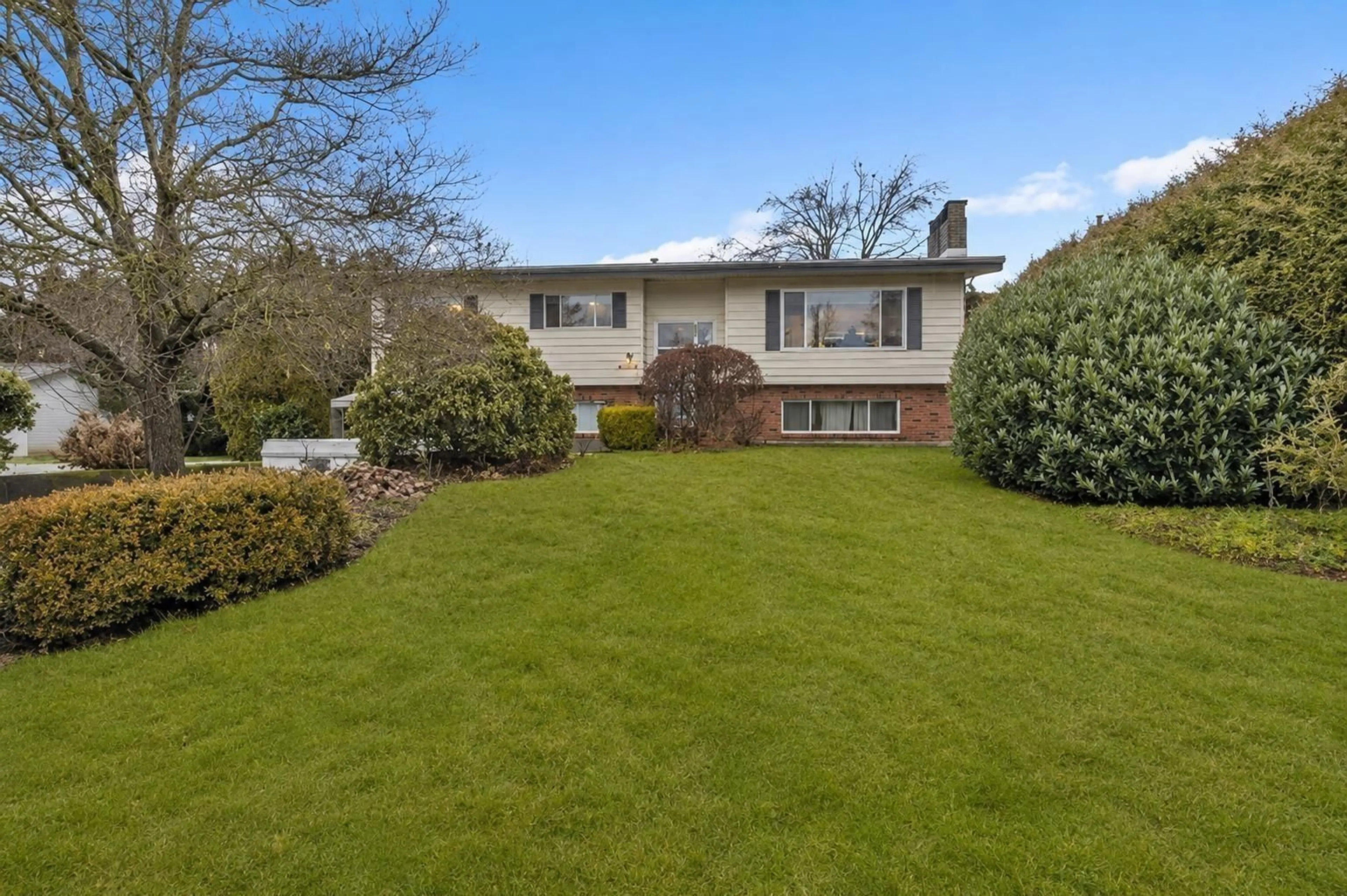 A pic from outside/outdoor area/front of a property/back of a property/a pic from drone, unknown for 46573 ELGIN DRIVE, Chilliwack British Columbia V2P6T2