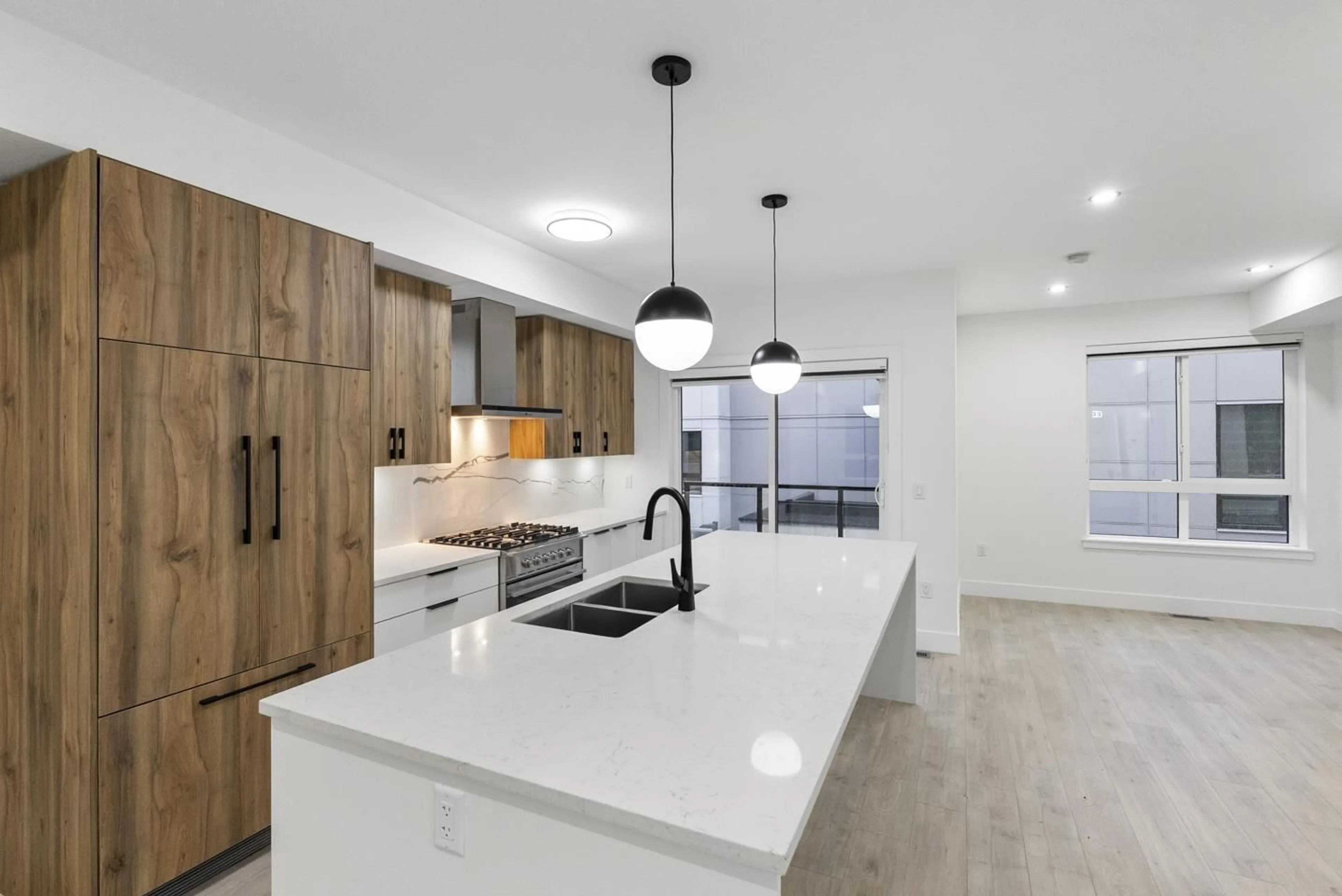 Open concept kitchen, ceramic/tile floor for 27 - 13895 64 AVENUE, Surrey British Columbia V3W3N9