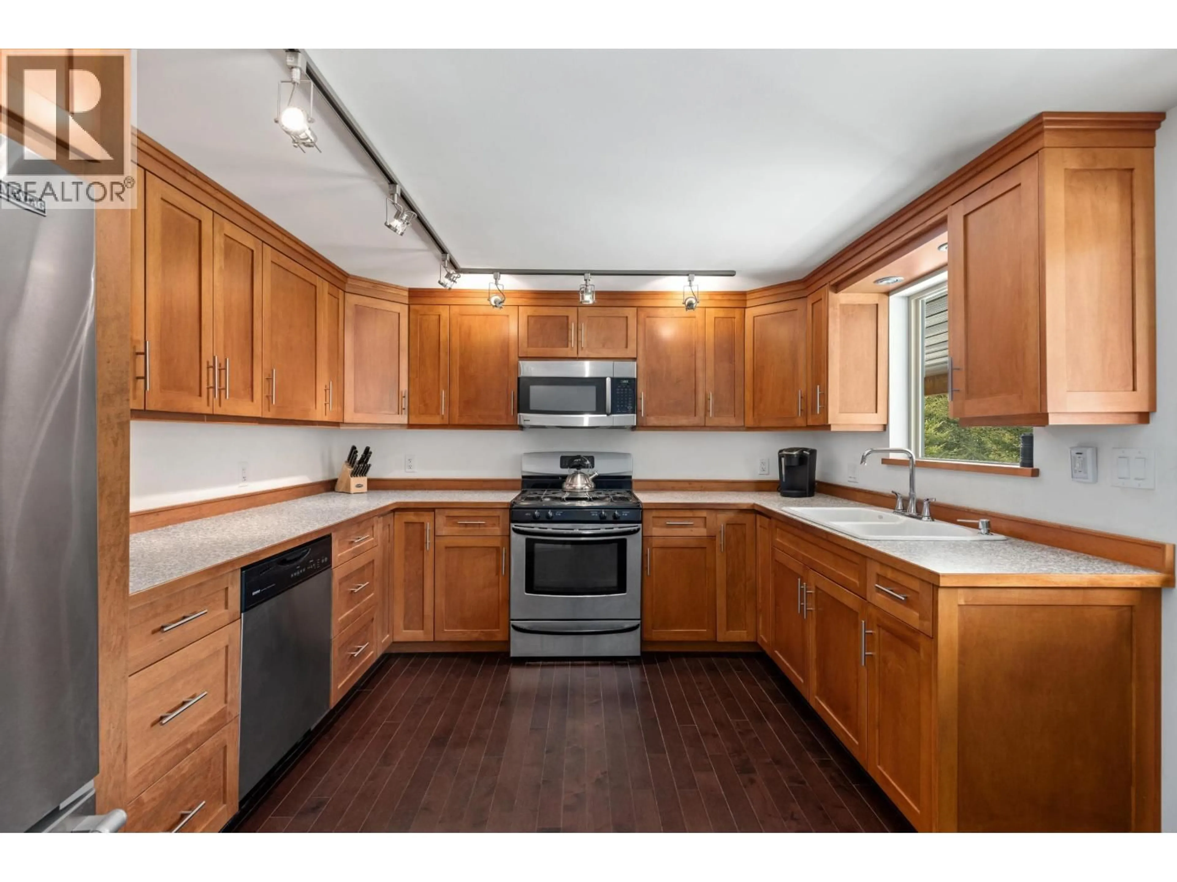Standard kitchen, wood/laminate floor for 9660 DEVINE STREET, D'Arcy British Columbia V0N1L0