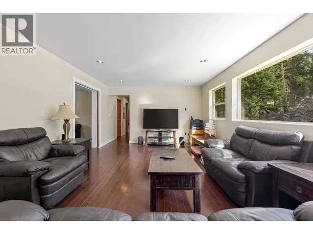 9660 DEVINE STREET, D'Arcy 5