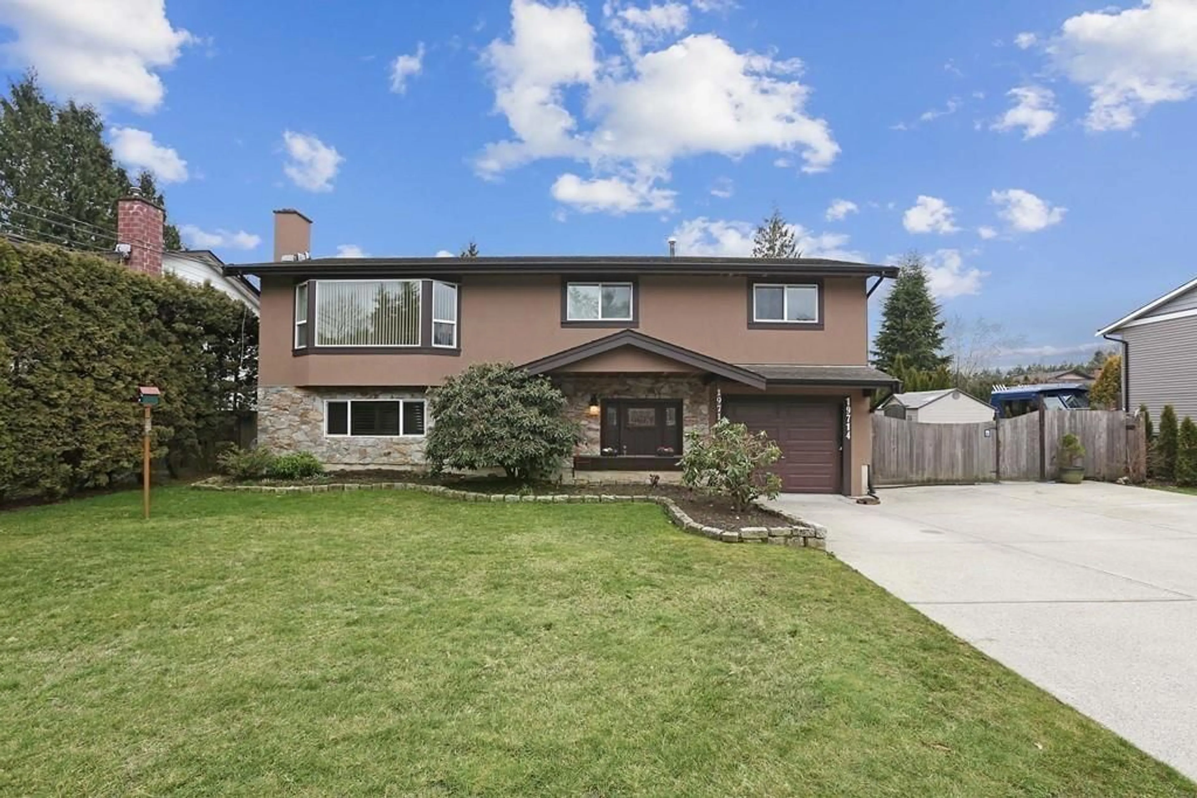 Unknown for 19714 36 AVENUE, Langley British Columbia V3A7G1