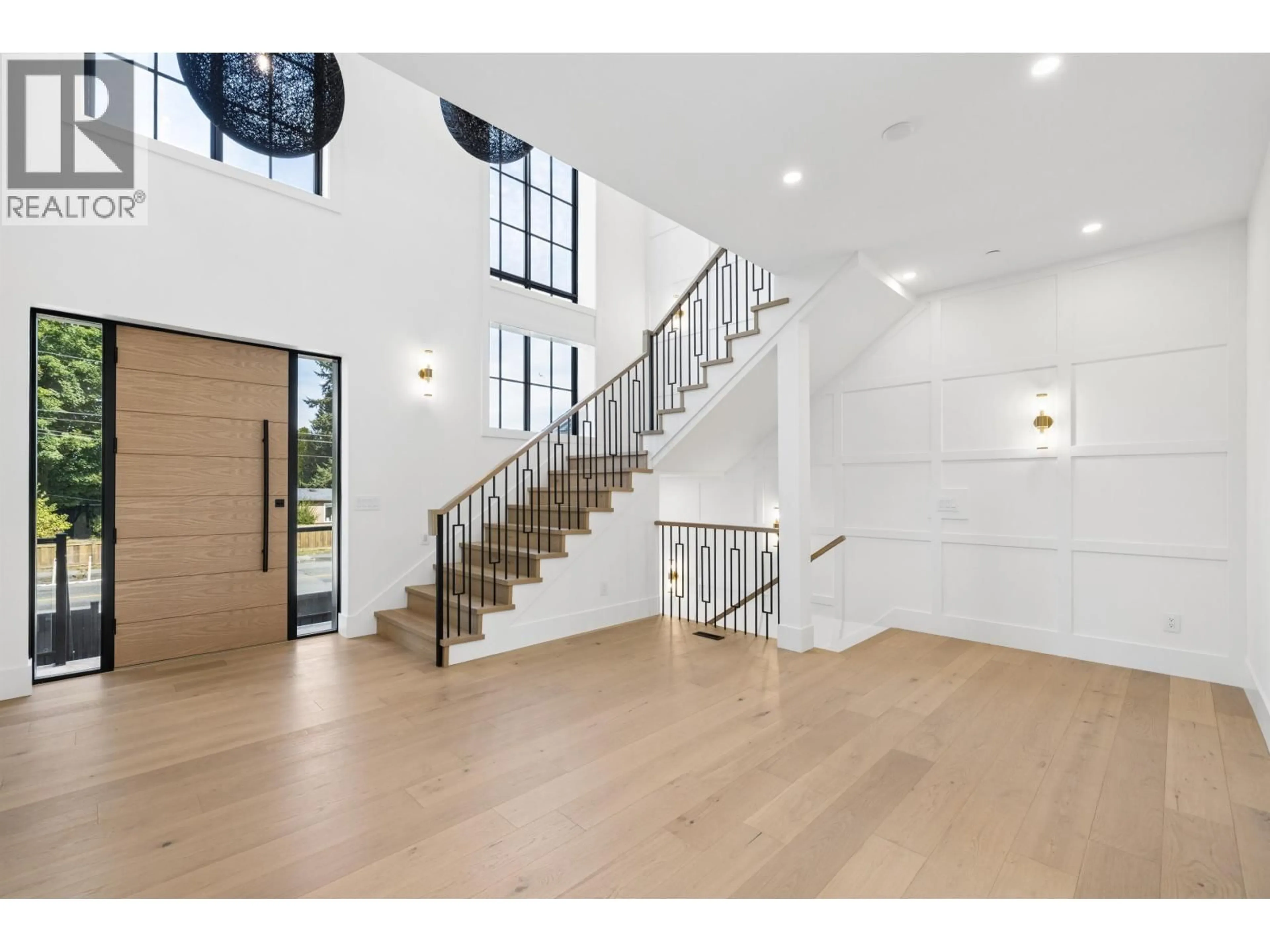 Indoor foyer for 21606 124 AVENUE, Maple Ridge British Columbia V2X5K3