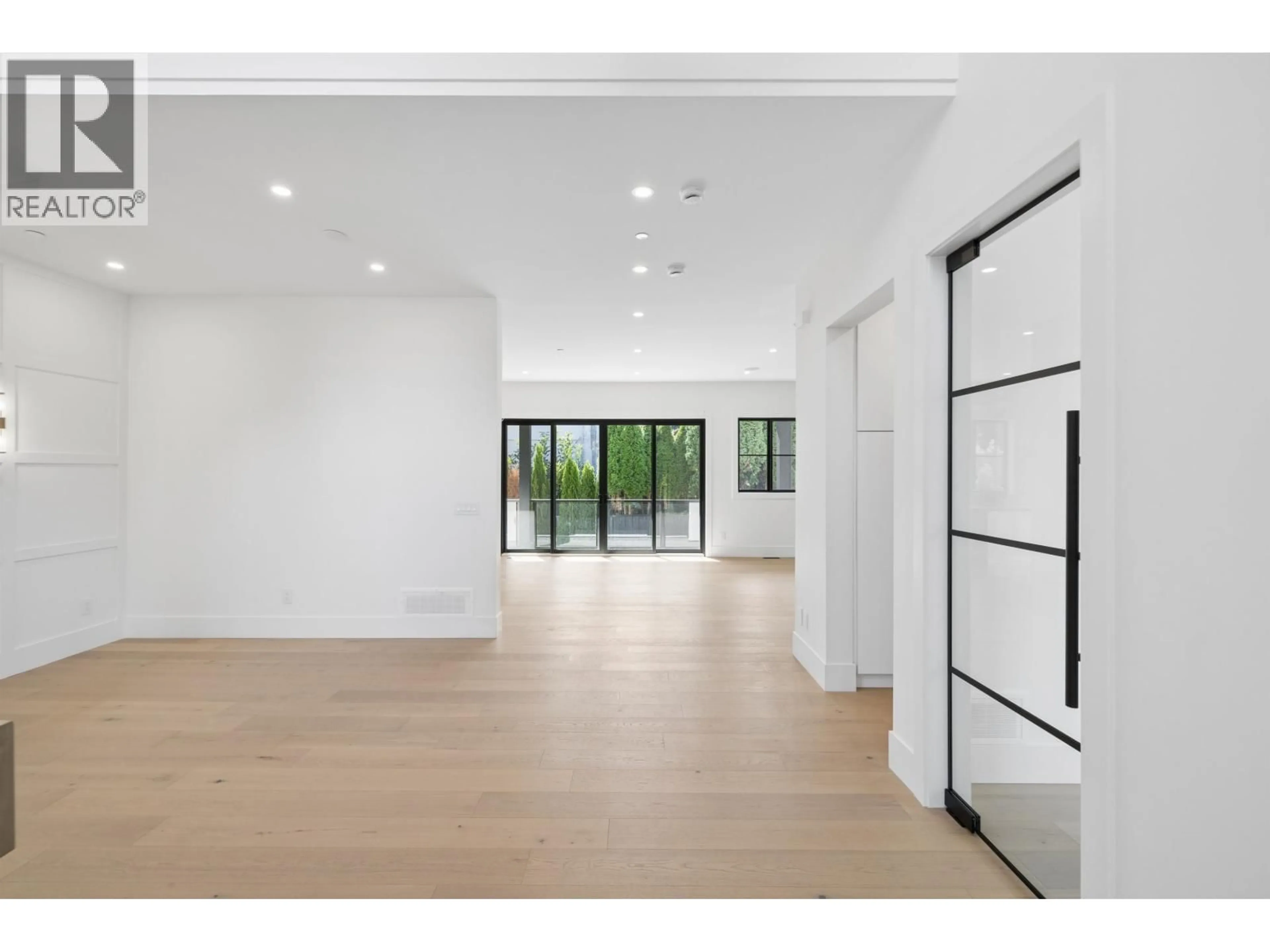 Indoor foyer for 21606 124 AVENUE, Maple Ridge British Columbia V2X5K3