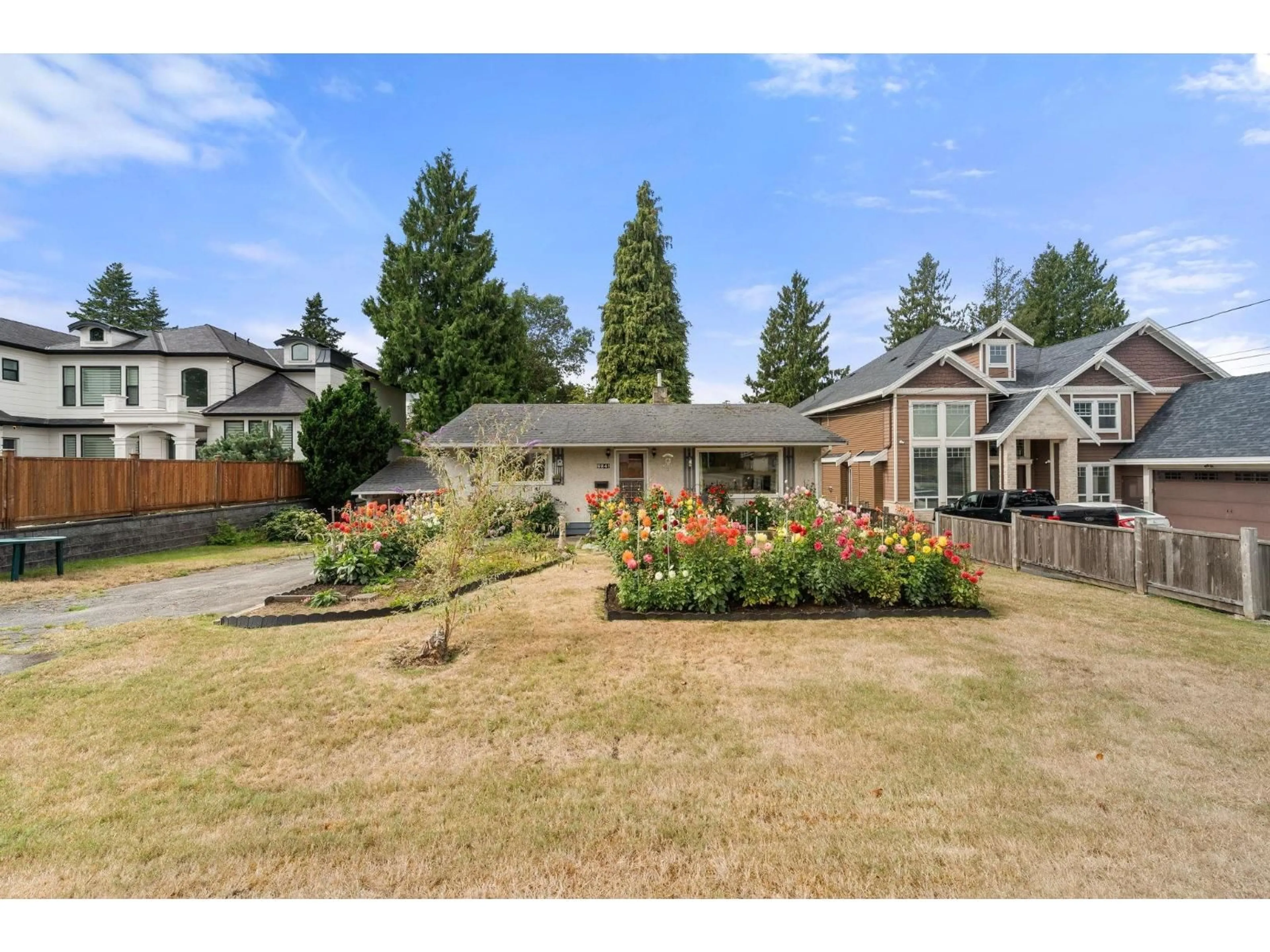 A pic from outside/outdoor area/front of a property/back of a property/a pic from drone, unknown for 9841 121 STREET, Surrey British Columbia V3V4J9