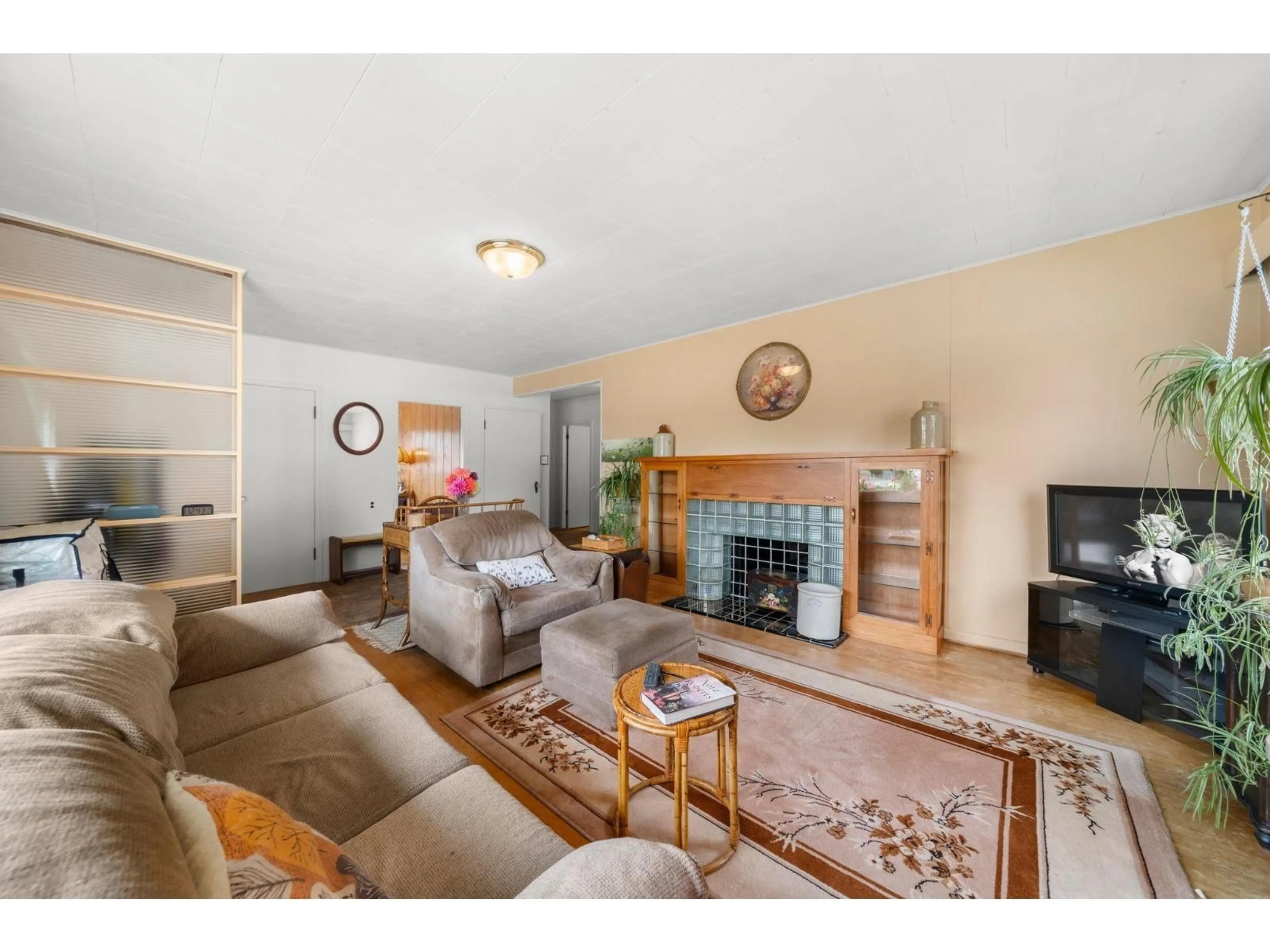 Living room with furniture, unknown for 9841 121 STREET, Surrey British Columbia V3V4J9