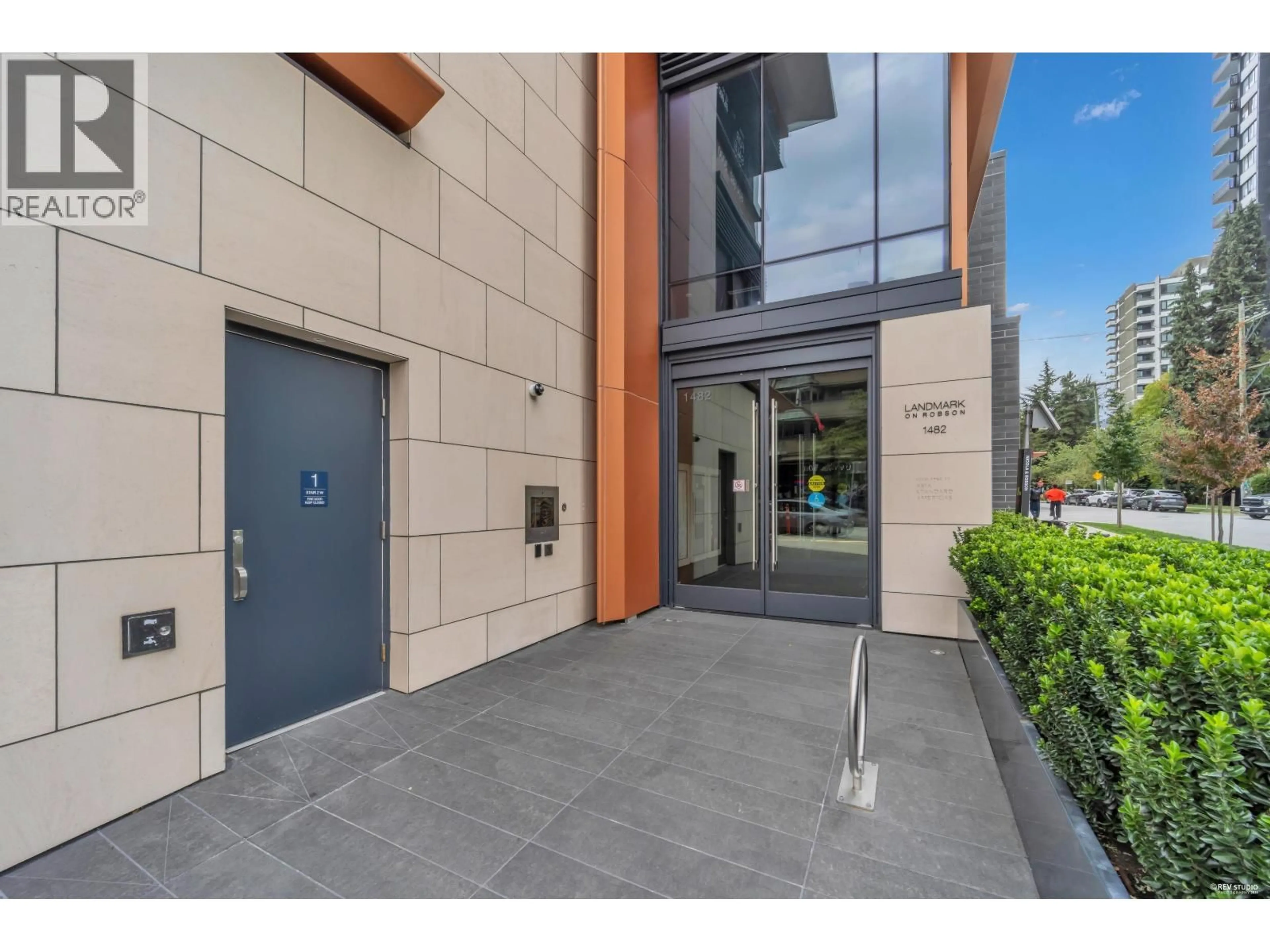 Indoor foyer for 1404 - 1482 ROBSON STREET, Vancouver British Columbia V6G1B9