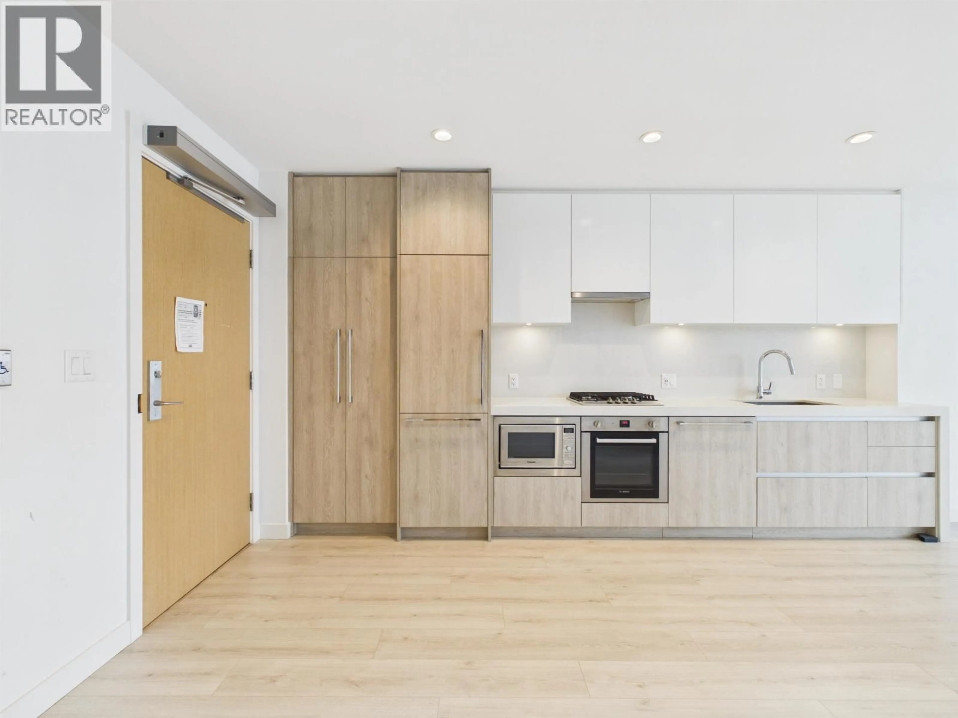 Standard kitchen, wood/laminate floor for 1605 - 6080 MCKAY AVENUE, Burnaby British Columbia V5H0J4