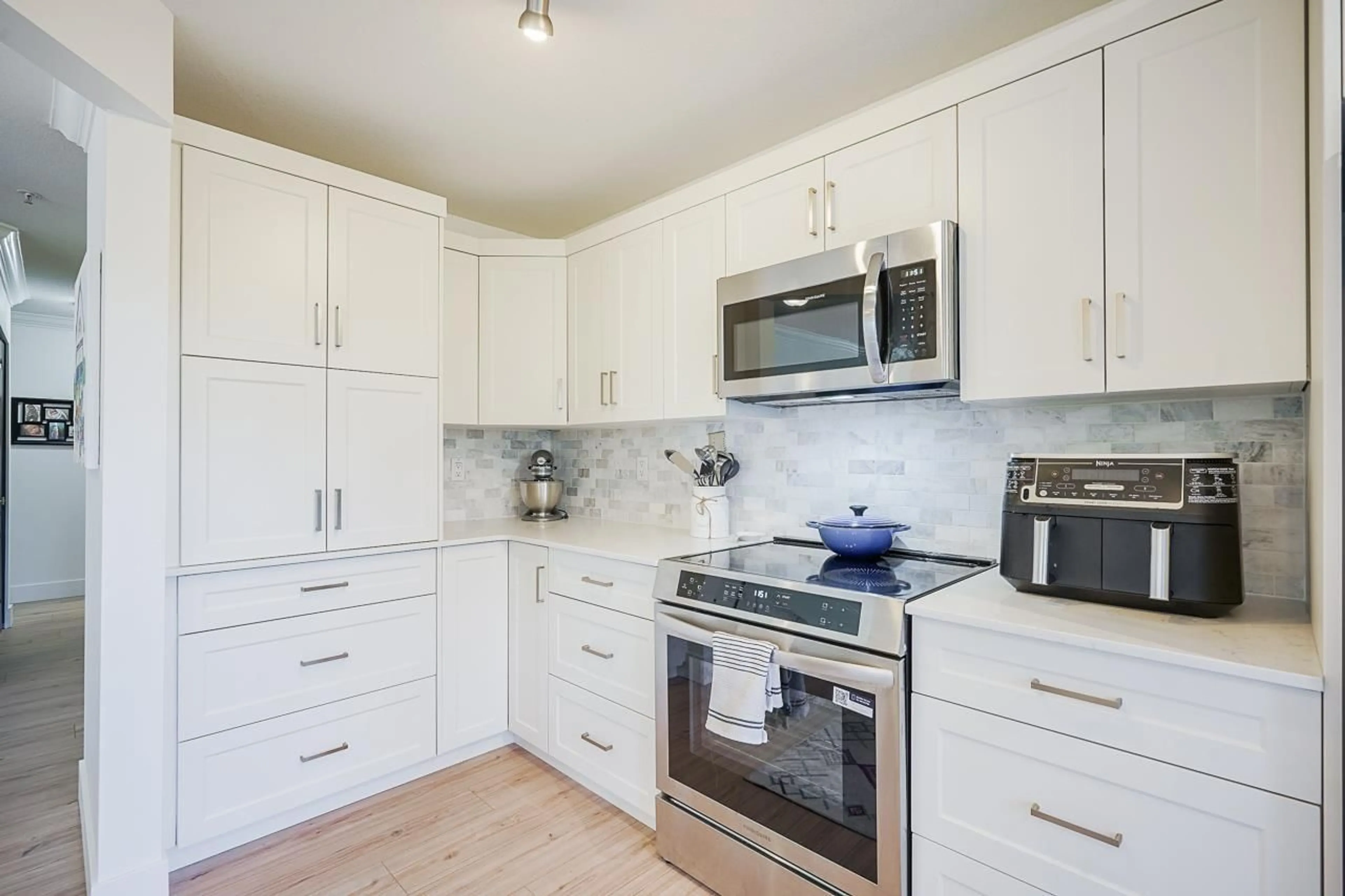Standard kitchen, unknown for 208 - 32075 GEORGE FERGUSON WAY, Abbotsford British Columbia V2T2K7