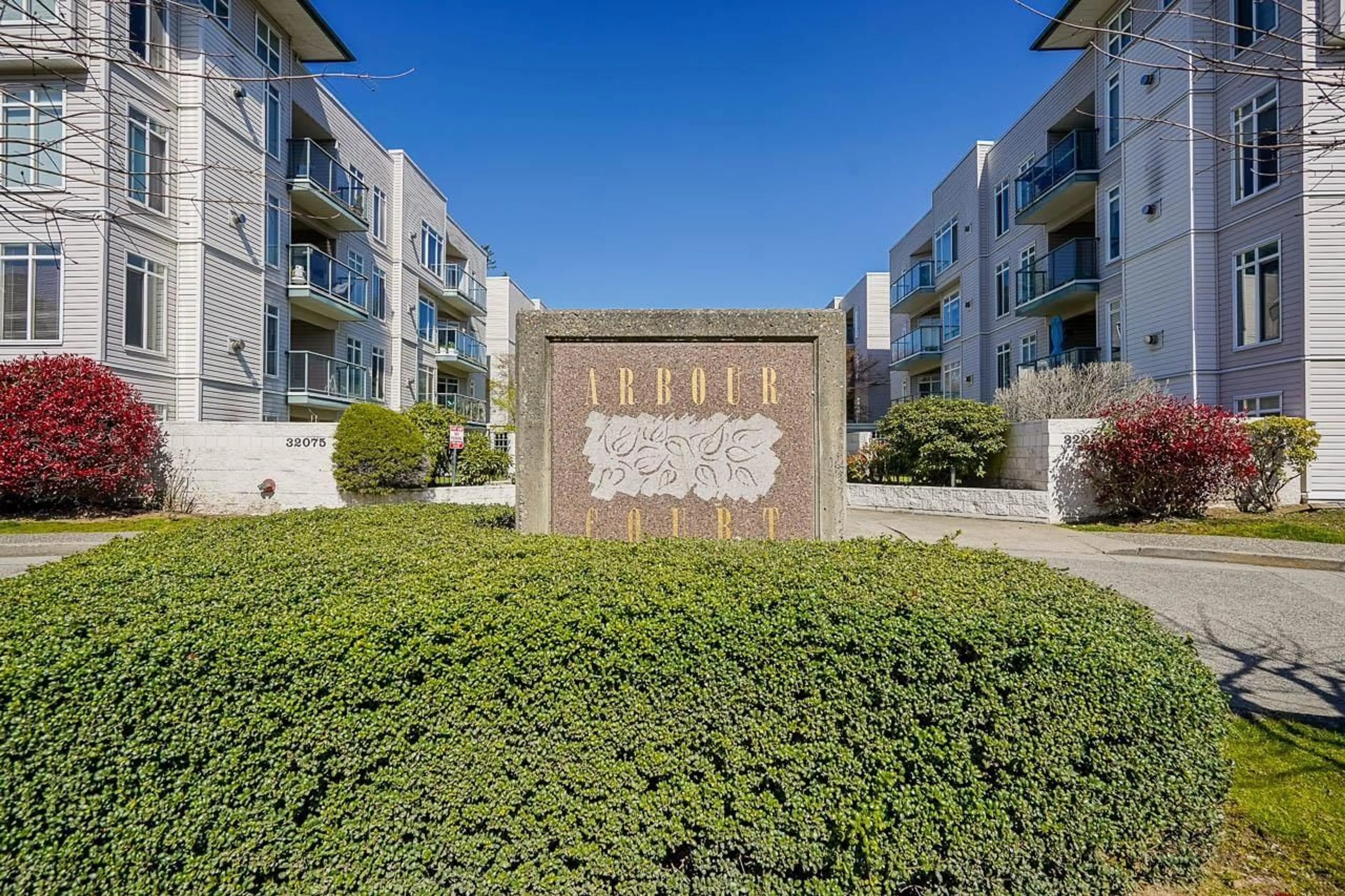 Patio, building for 208 - 32075 GEORGE FERGUSON WAY, Abbotsford British Columbia V2T2K7