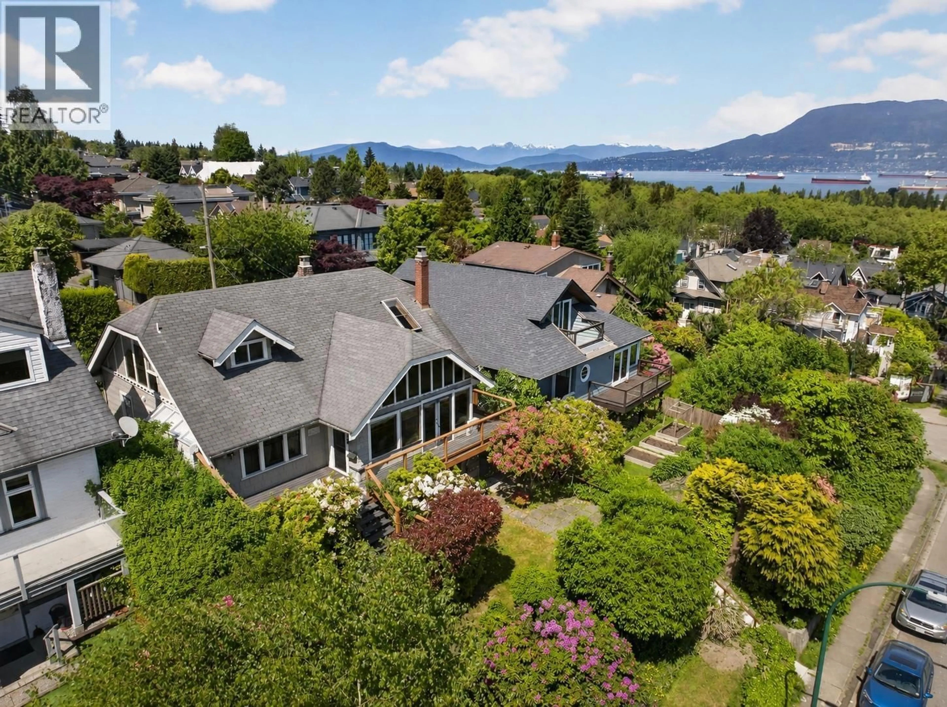 A pic from outside/outdoor area/front of a property/back of a property/a pic from drone, water/lake/river/ocean view for 2849 HIGHBURY STREET, Vancouver British Columbia V6R3T7