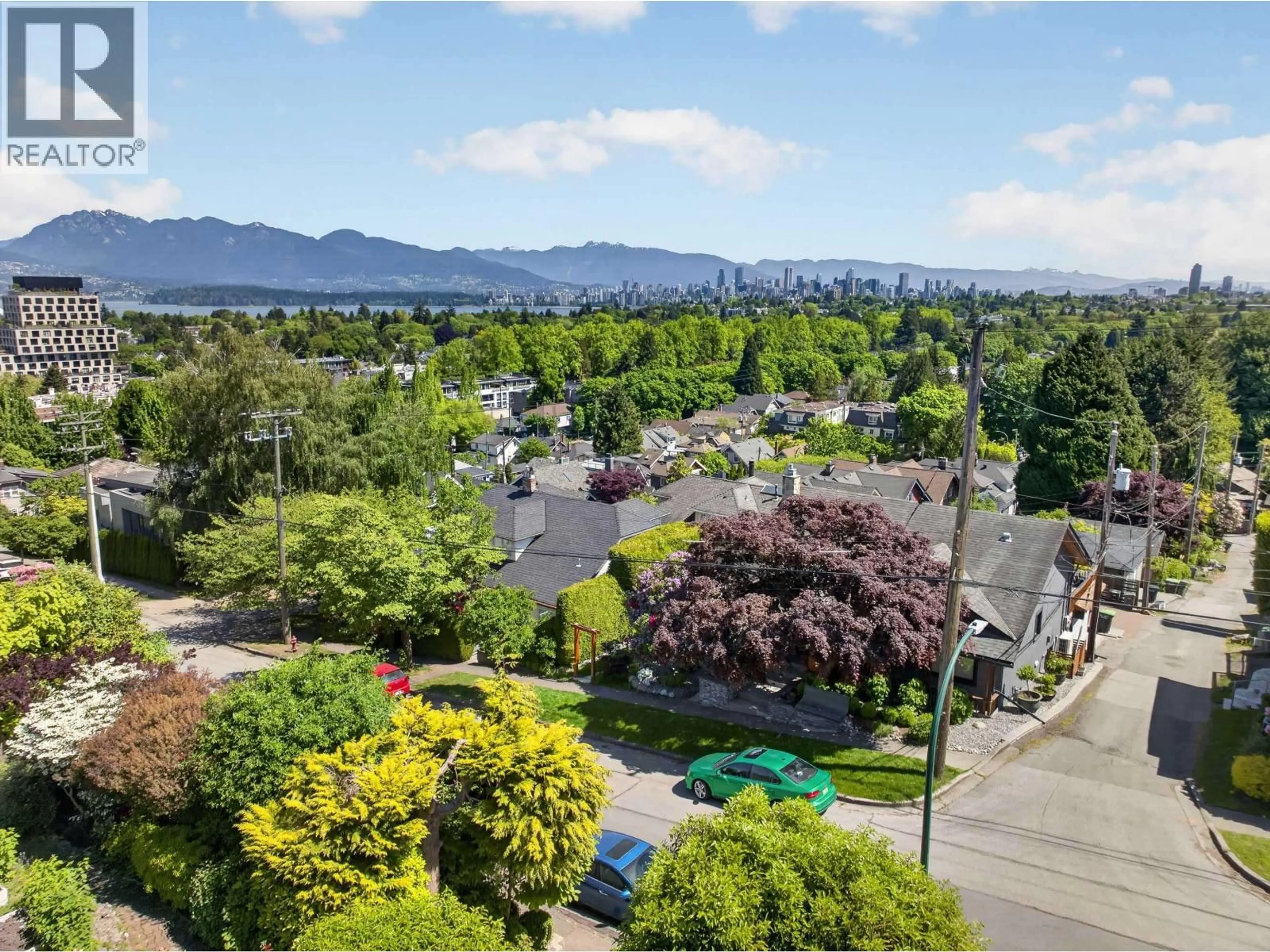 A pic from outside/outdoor area/front of a property/back of a property/a pic from drone, mountain view for 2849 HIGHBURY STREET, Vancouver British Columbia V6R3T7