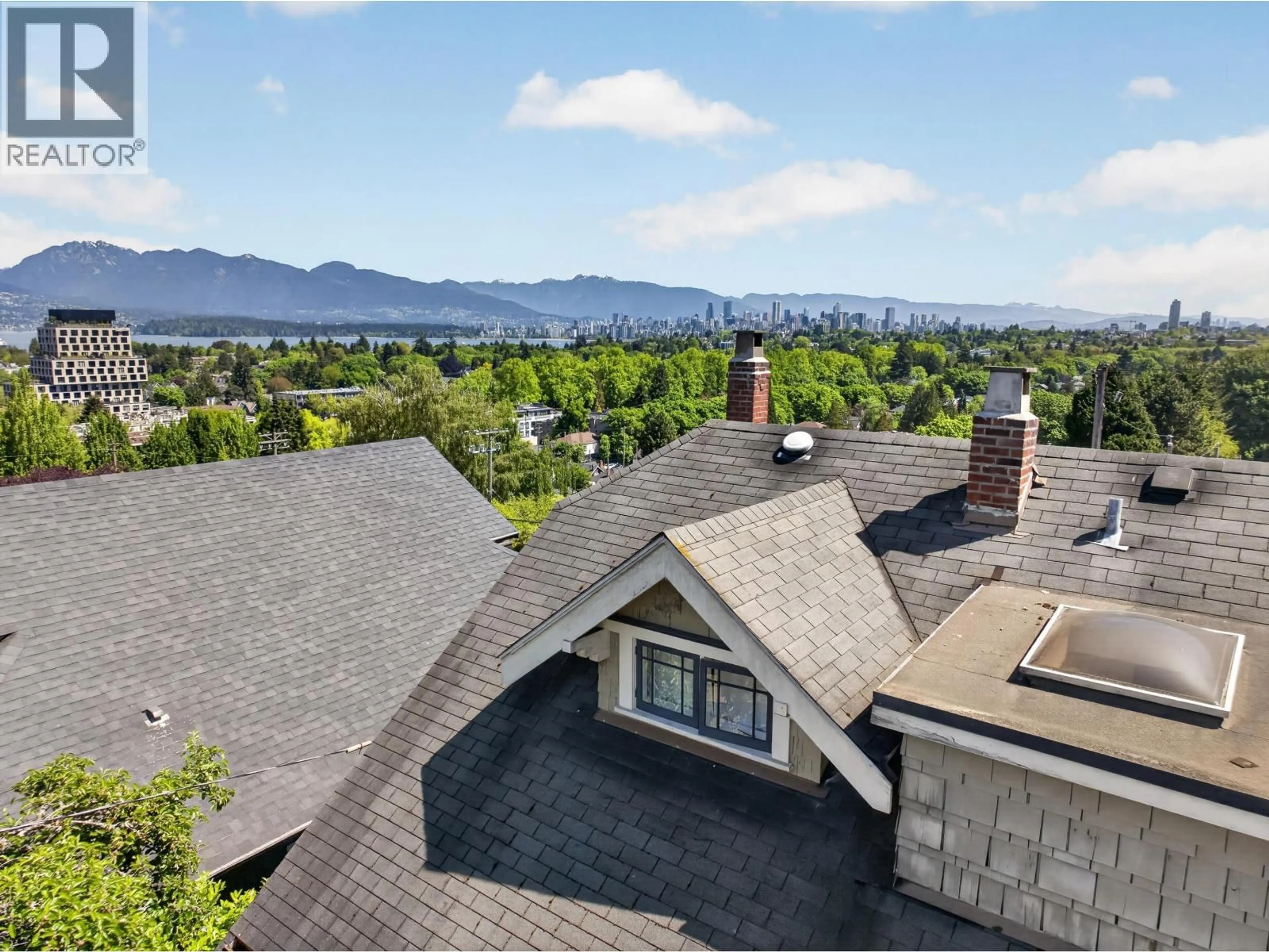 A pic from outside/outdoor area/front of a property/back of a property/a pic from drone, mountain view for 2849 HIGHBURY STREET, Vancouver British Columbia V6R3T7