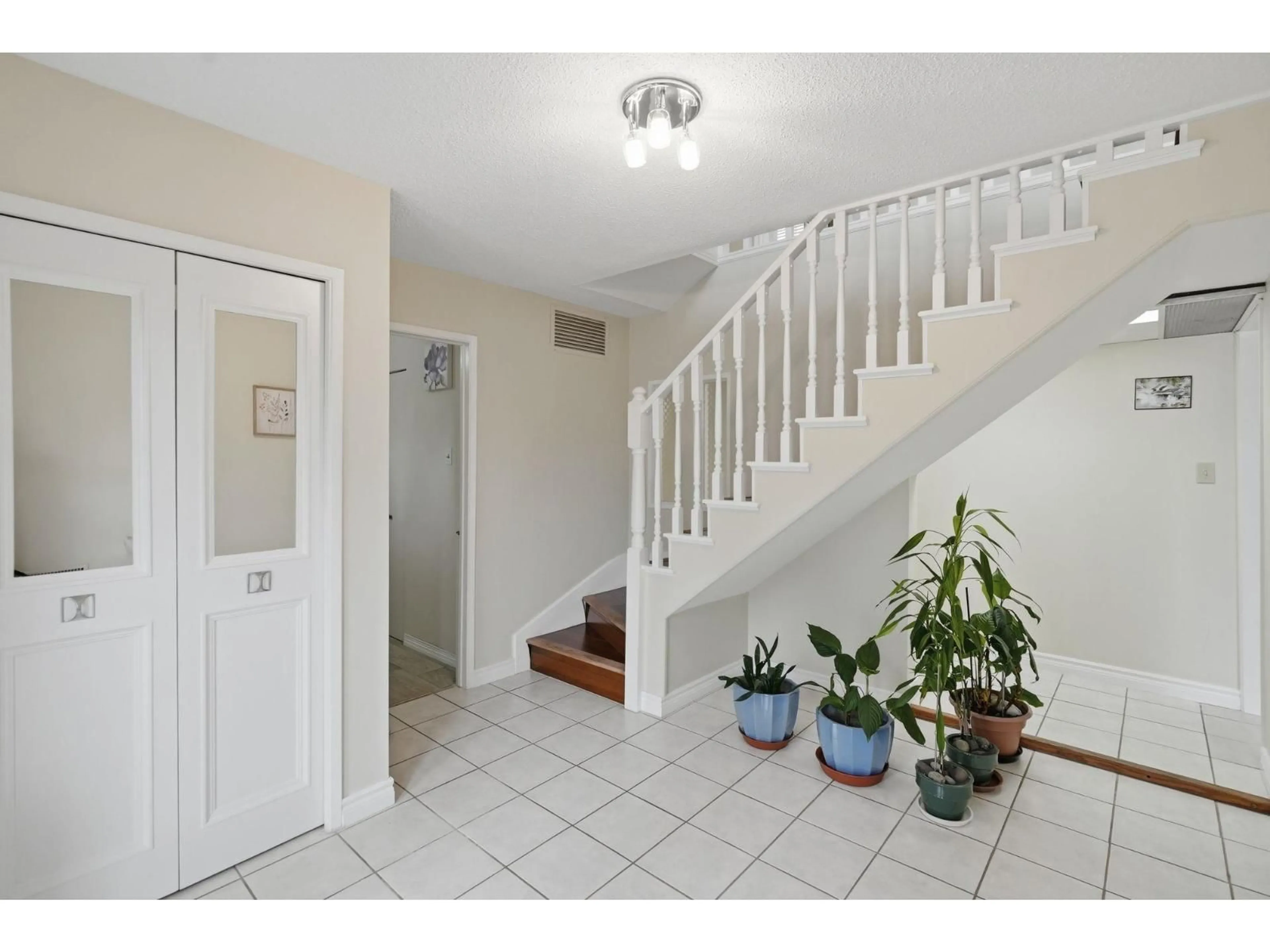 Indoor entryway for 8704 111 STREET, Delta British Columbia V4C4N7