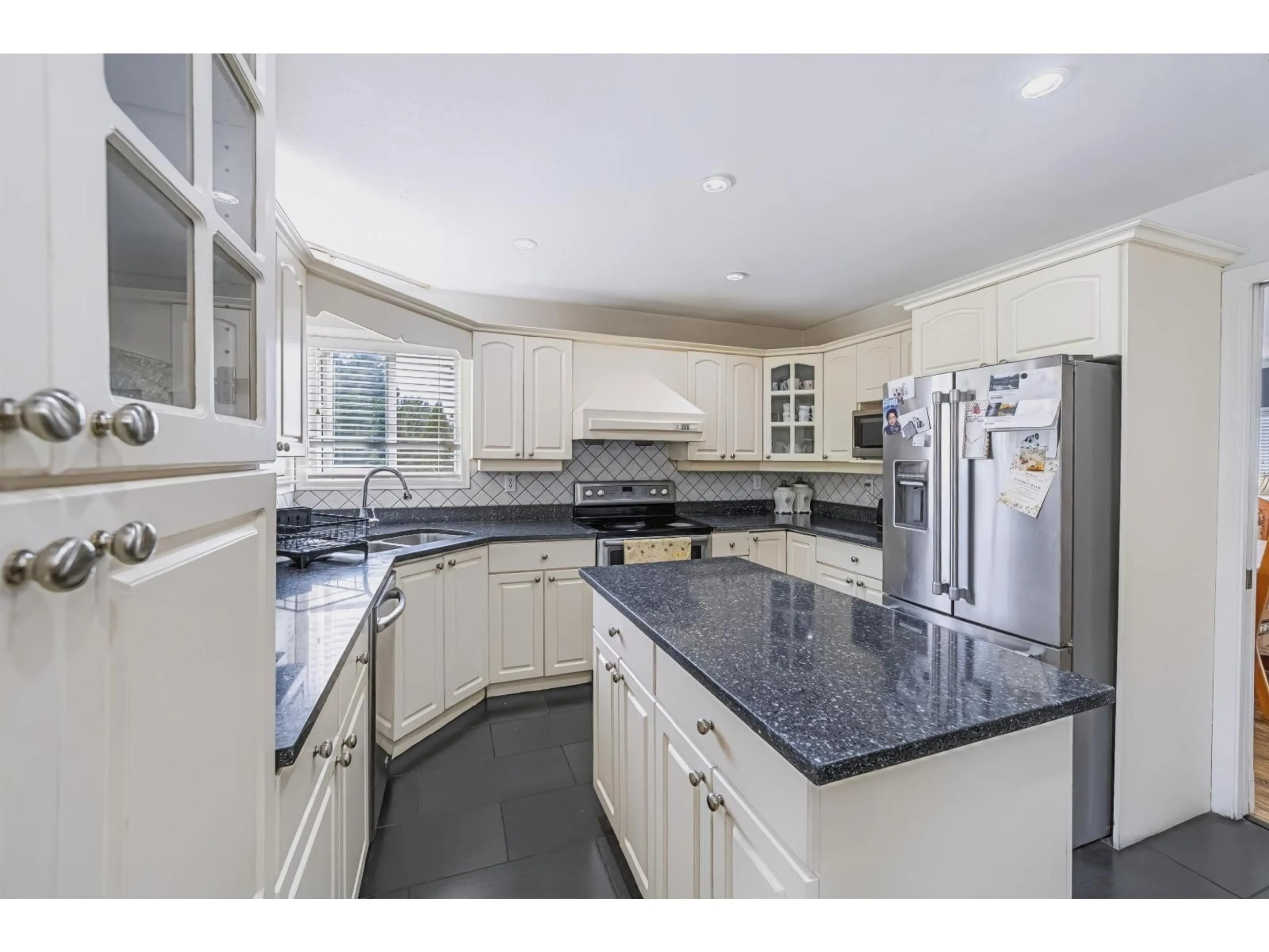 Open concept kitchen, ceramic/tile floor for 30758 STELLAR COURT, Abbotsford British Columbia V2T6R5