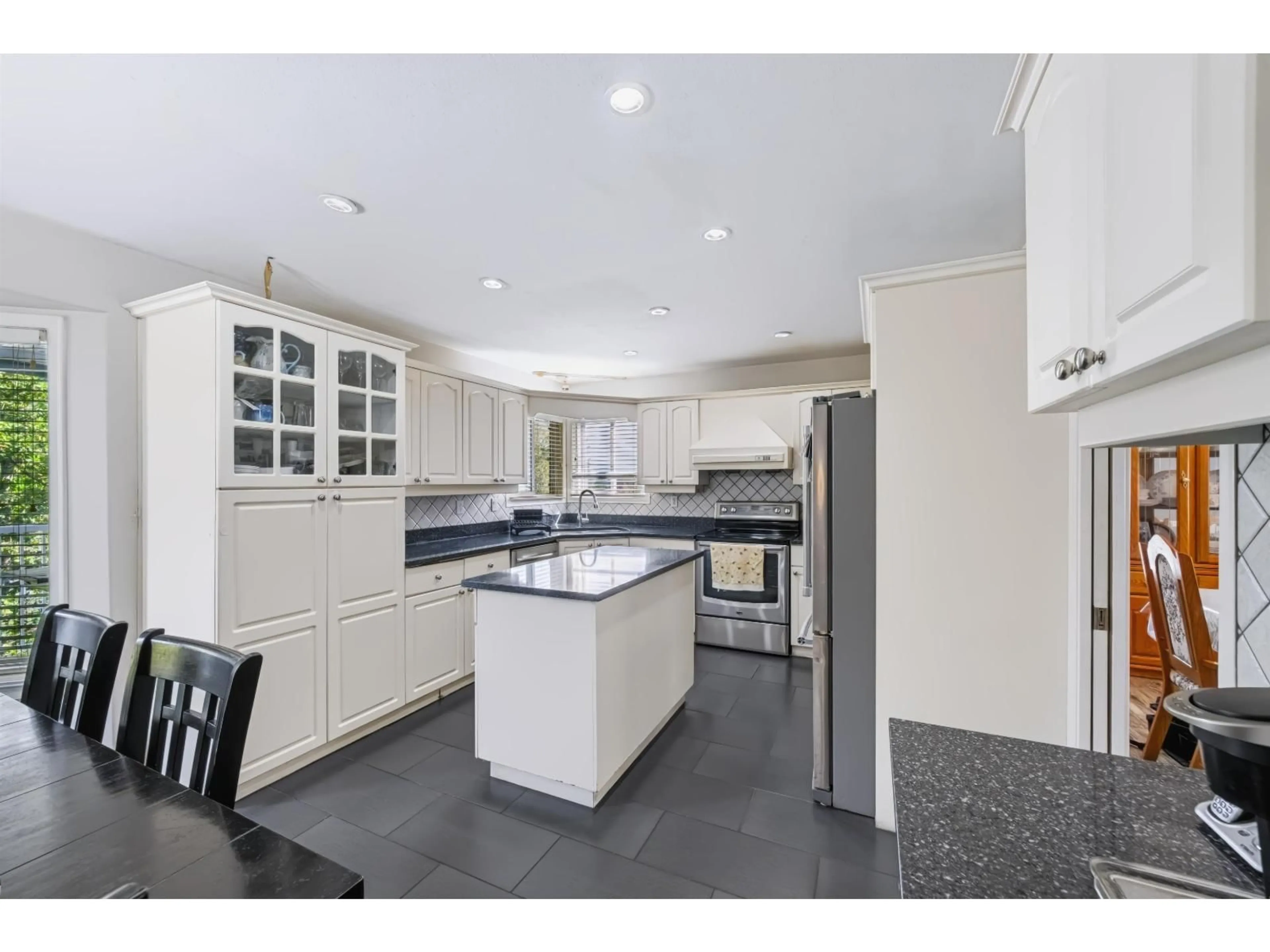 Open concept kitchen, ceramic/tile floor for 30758 STELLAR COURT, Abbotsford British Columbia V2T6R5