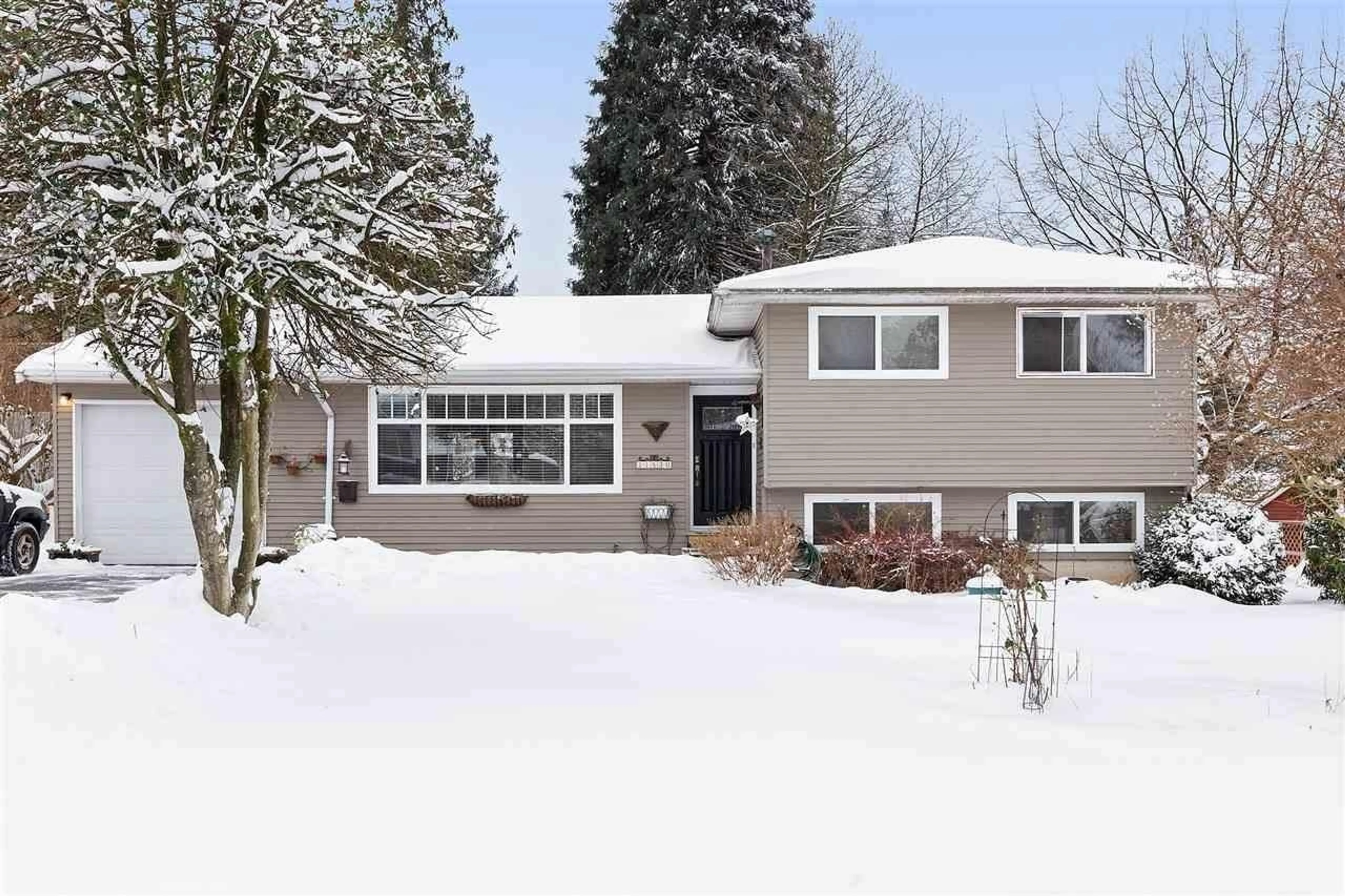 Home with vinyl exterior material, street for 11530 95A AVENUE, Delta British Columbia V4C3V5
