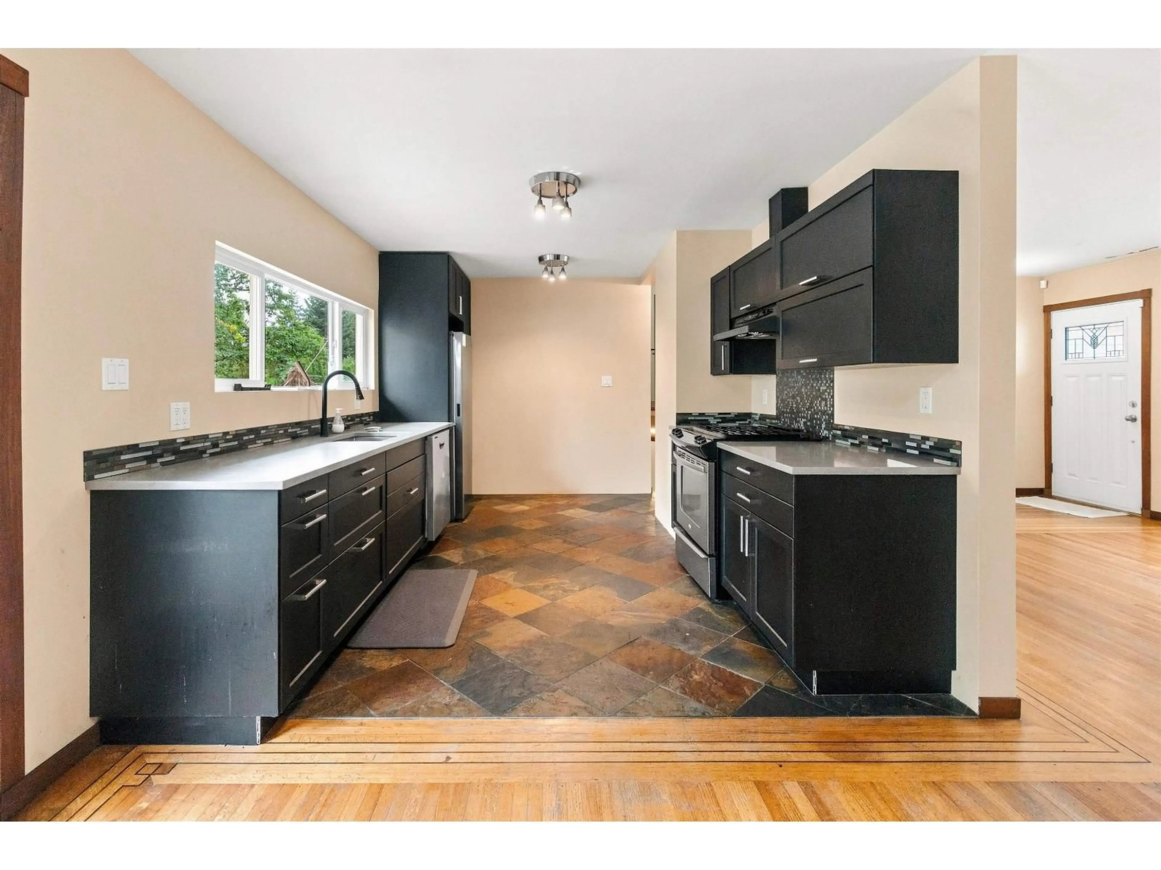 Standard kitchen, unknown for 11530 95A AVENUE, Delta British Columbia V4C3V5
