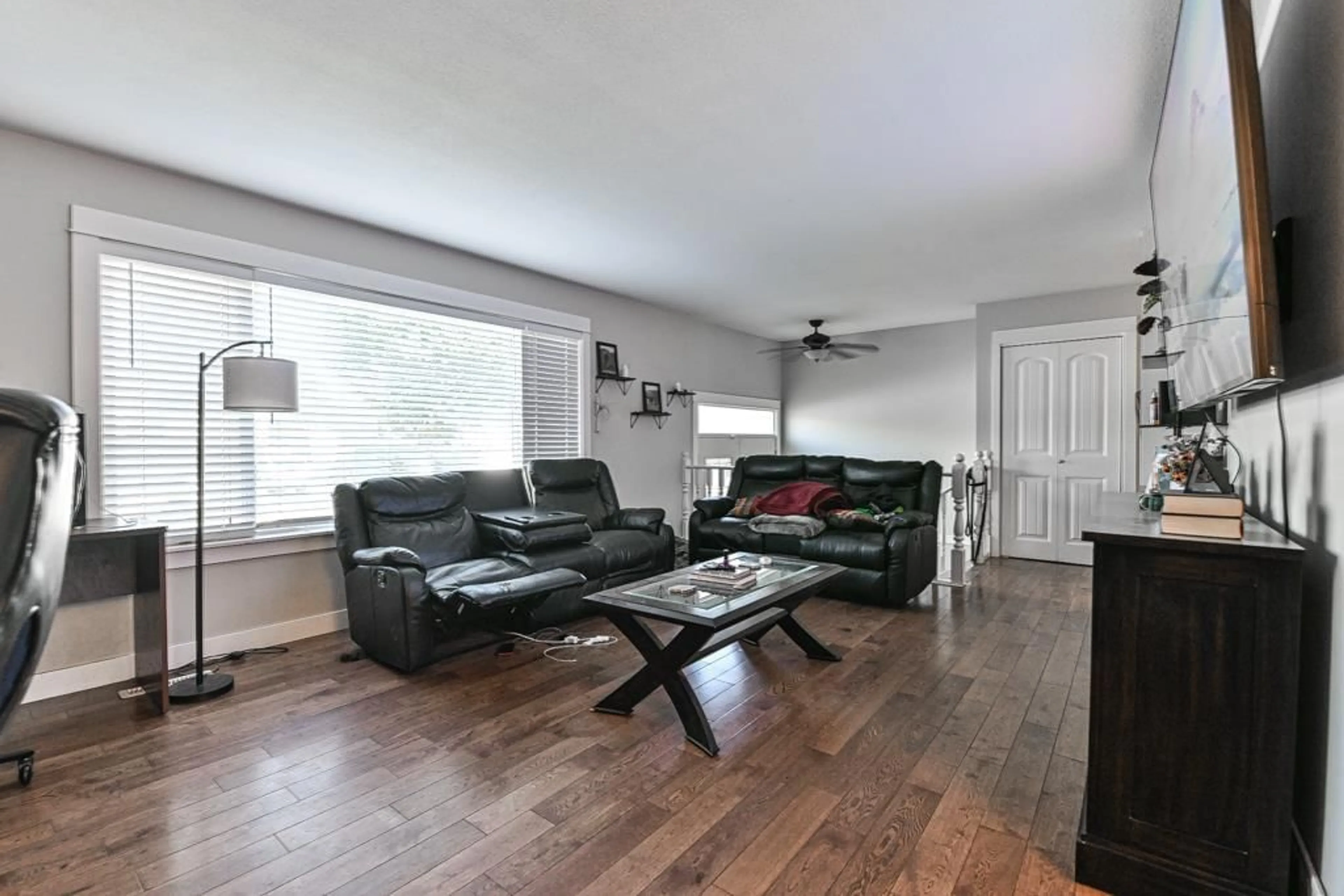 Living room with furniture, wood/laminate floor for 46512 BRICE ROAD, Chilliwack British Columbia V2P3V5