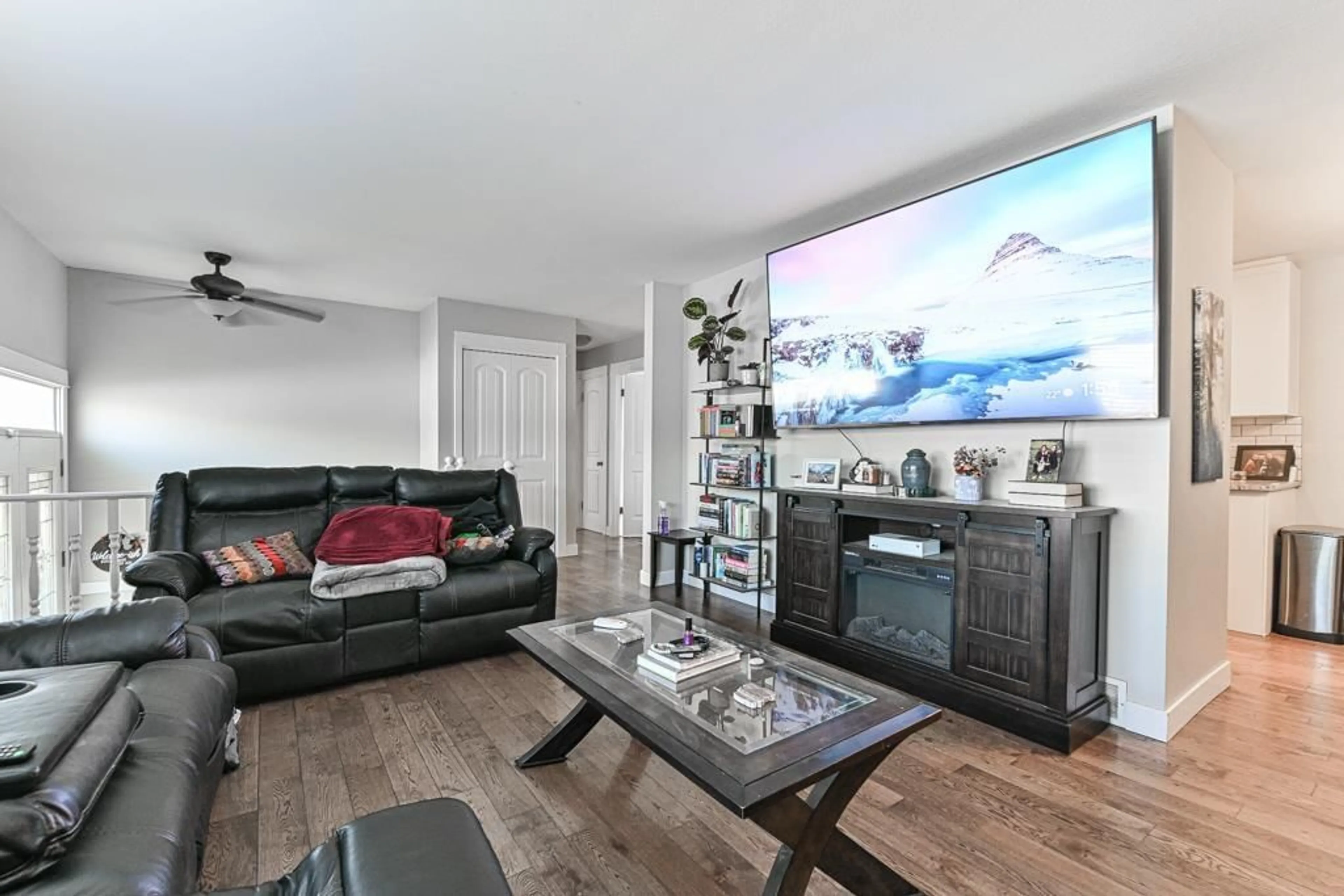 Living room with furniture, wood/laminate floor for 46512 BRICE ROAD, Chilliwack British Columbia V2P3V5