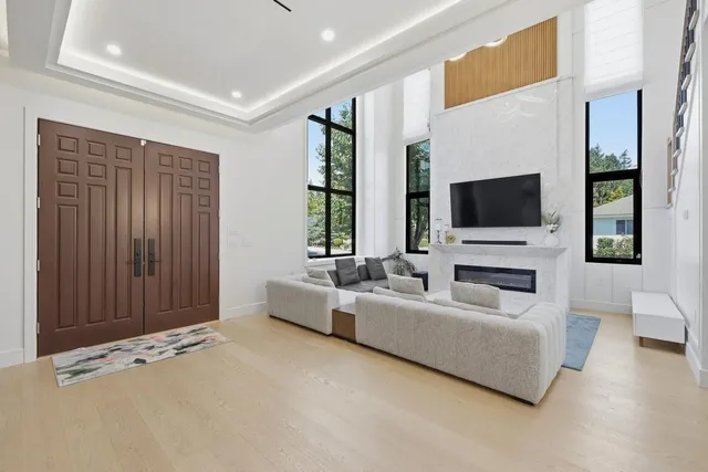 1946 143A STREET, Surrey 3
